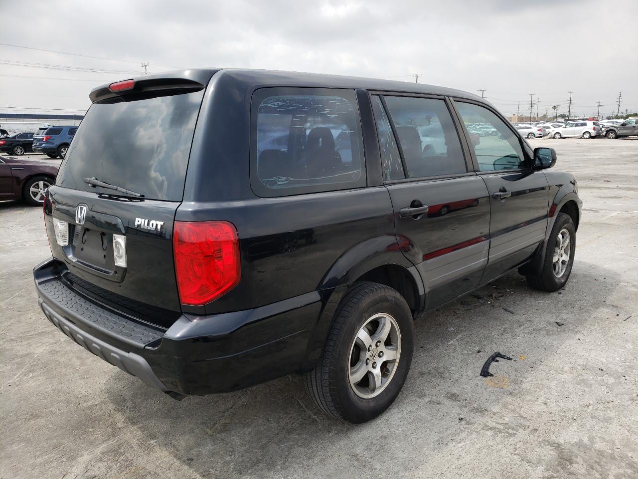 Photo 4 from auction – 2005 HONDA PILOT LX with VIN 2HKYF18125H533157