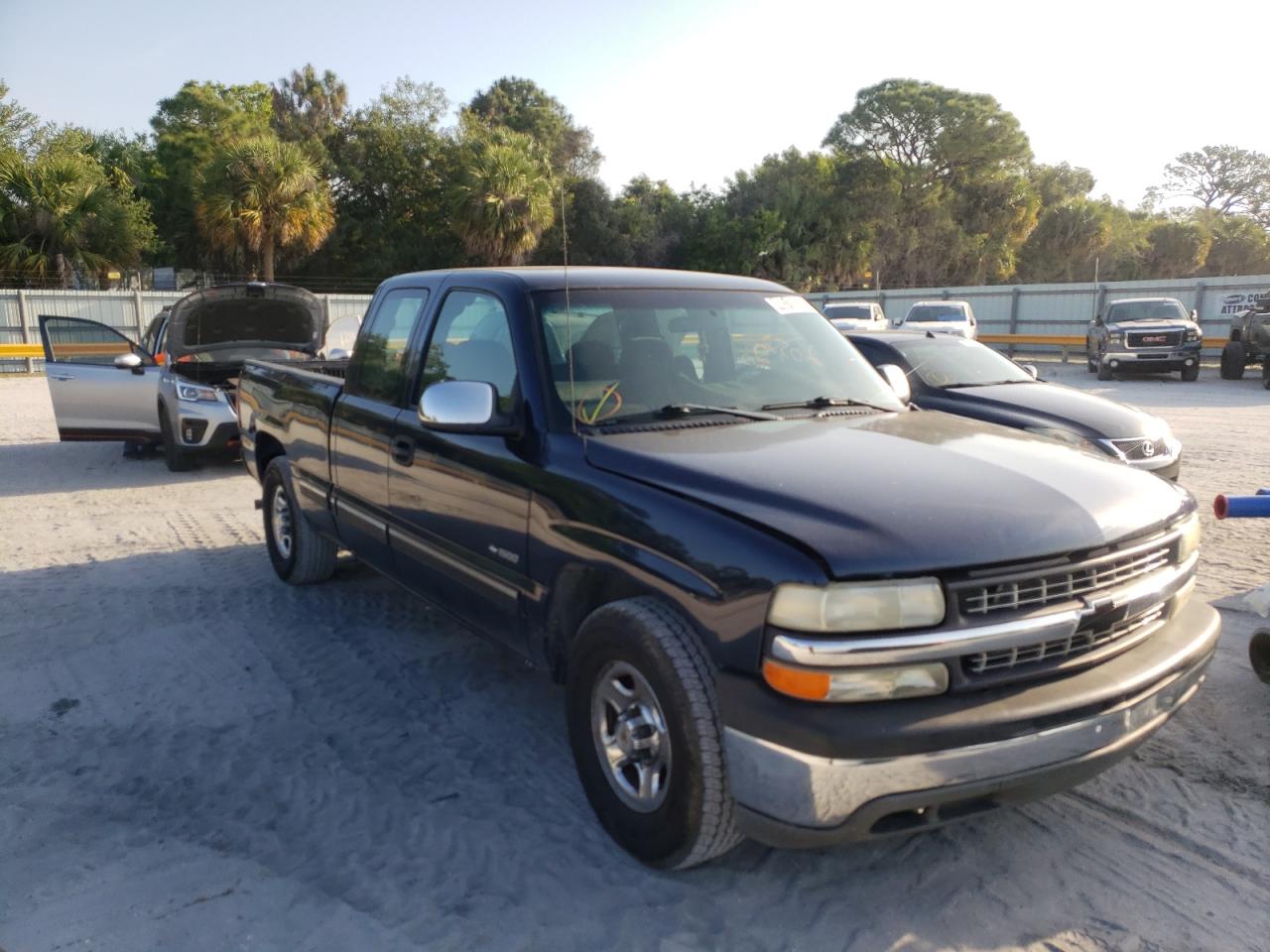 CHEVROLET SILVERADO 2001 with VIN 2GCEC19W411323838 - Photo from auction