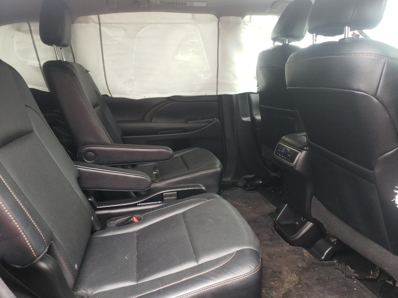 Photo 6 from auction – 2016 TOYOTA HIGHLANDER with VIN 5TDDKRFH1GS343713