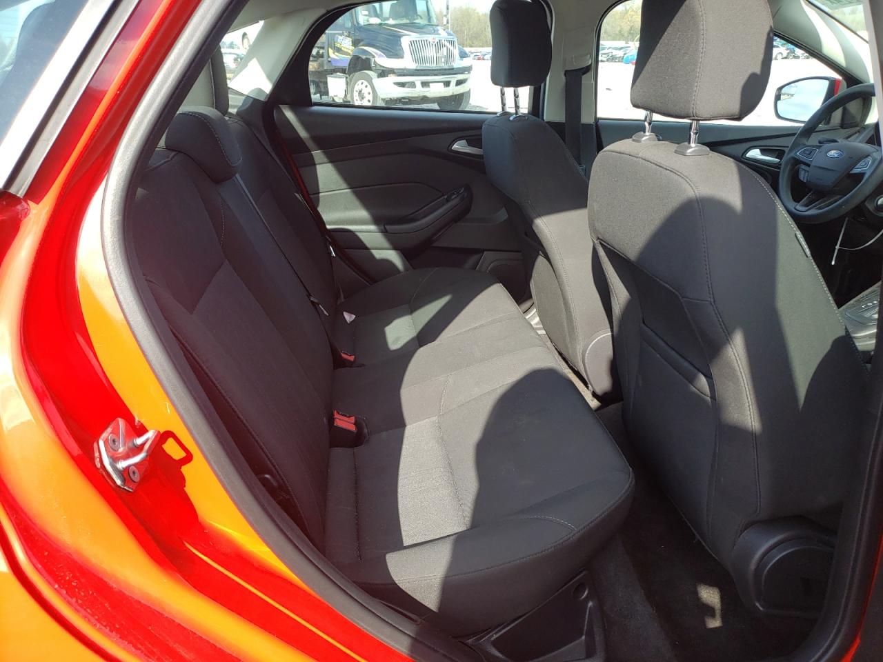 Photo 6 from auction – 2015 FORD FOCUS SE with VIN 1FADP3F2XFL321774