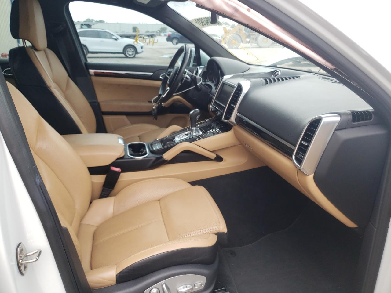 Photo 5 from auction – 2016 PORSCHE CAYENNE with VIN WP1AA2A22GKA11107