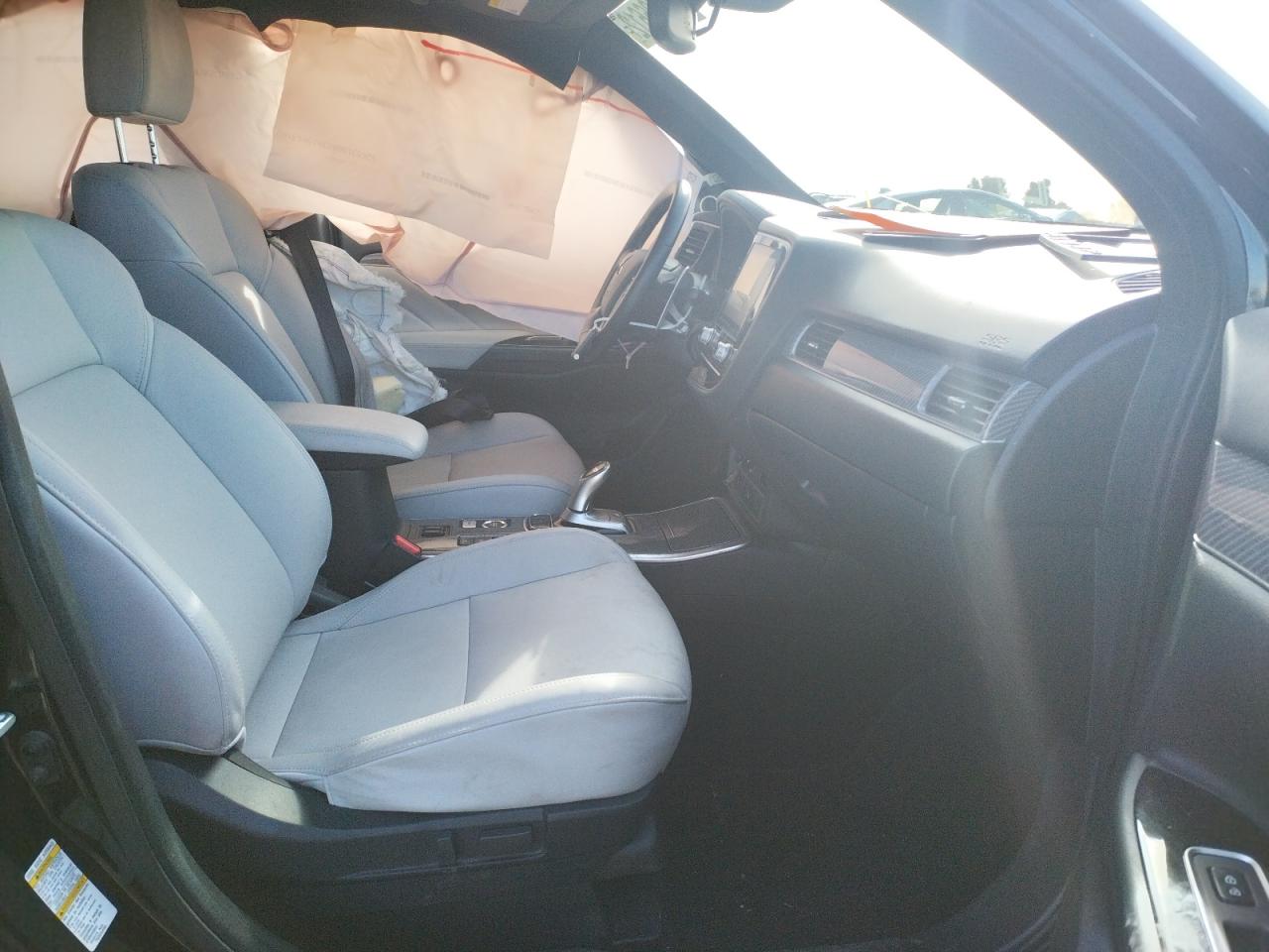 Photo 5 from auction – 2020 MITSUBISHI OUTLANDER with VIN JA4J24A56LZ009912