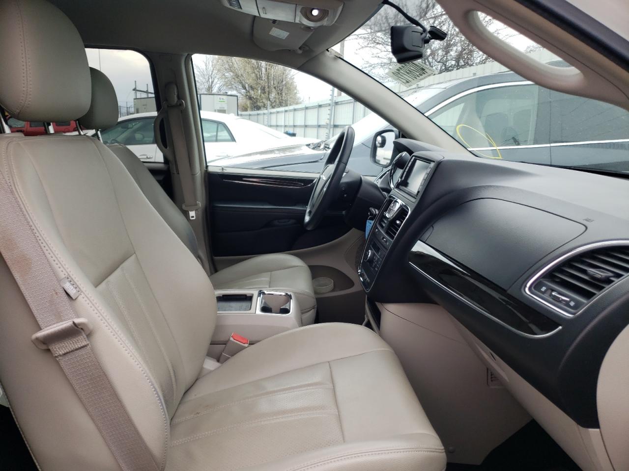 Photo 5 from auction – 2012 CHRYSLER TOWN & COU with VIN 2C4RC1BGXCR345349