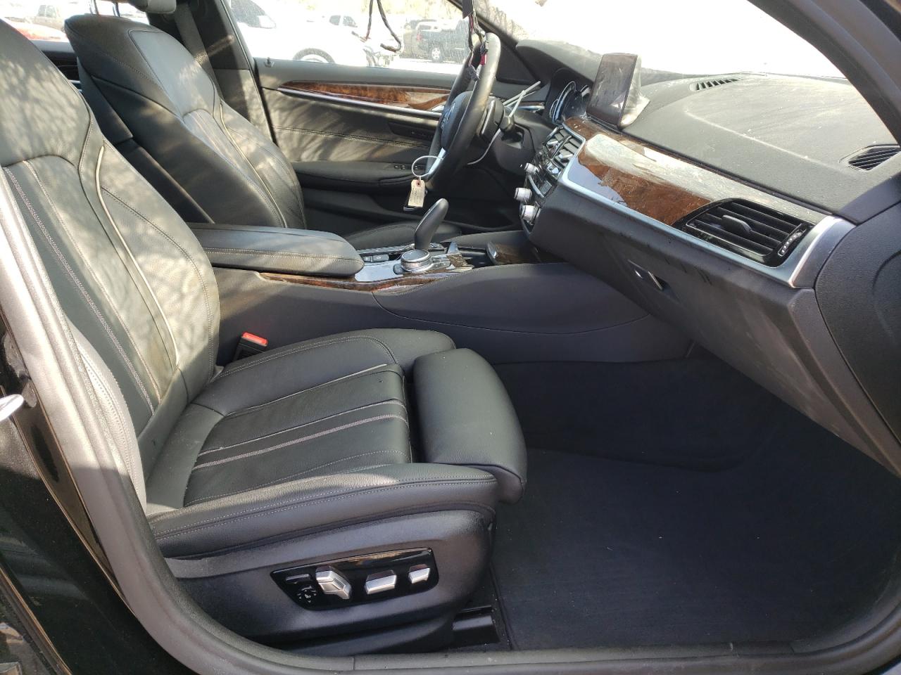 Photo 5 from auction – 2019 BMW 540 I with VIN WBAJE5C56KG919244