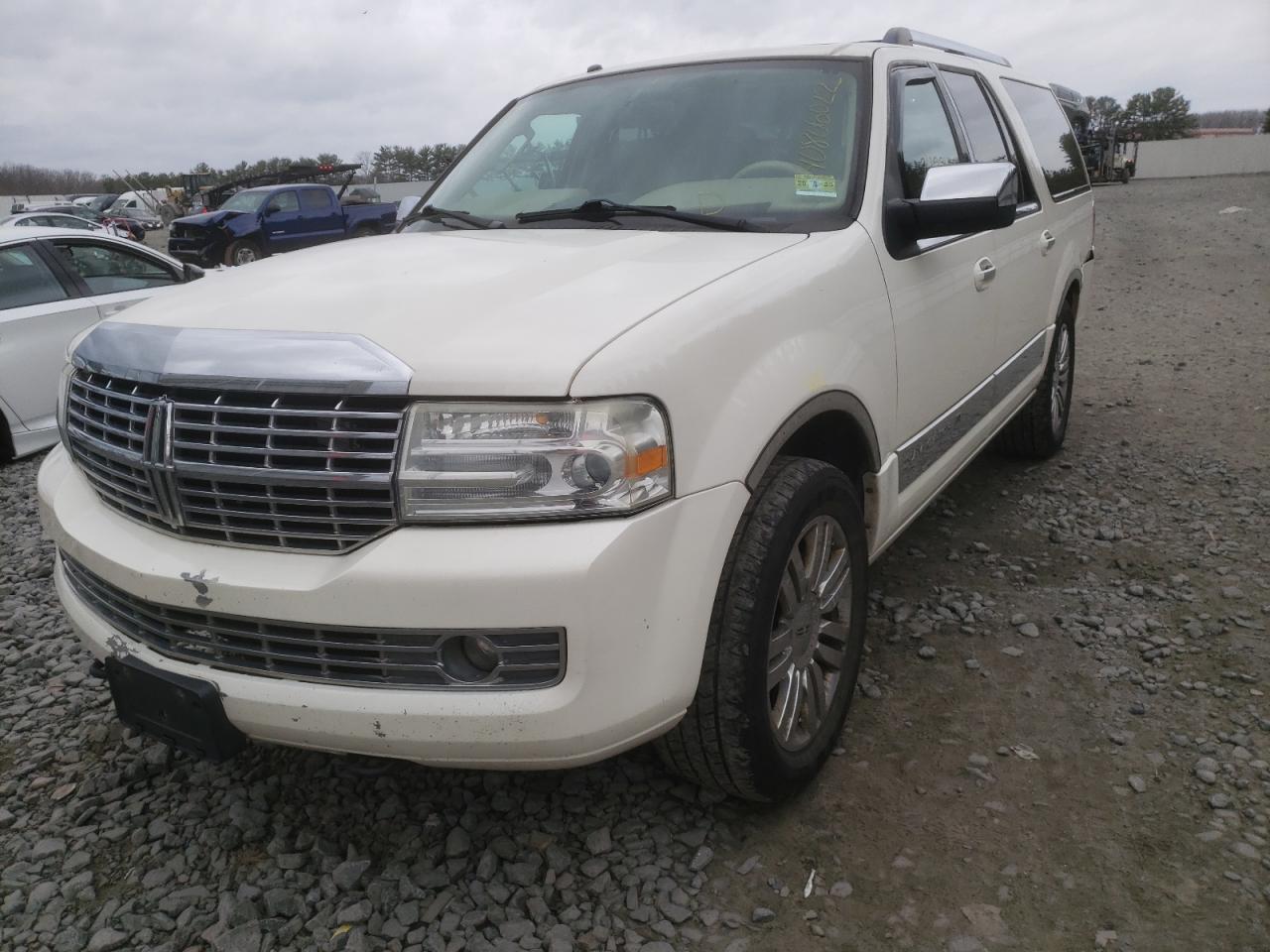 Photo 2 from auction – 2007 LINCOLN NAVIGATOR with VIN 5LMFL285X7LJ13727