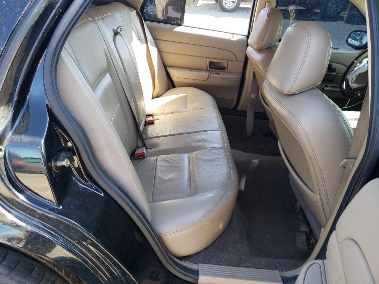 Photo 6 from auction – 2005 FORD CROWN VICT with VIN 2FAFP74W95X121797