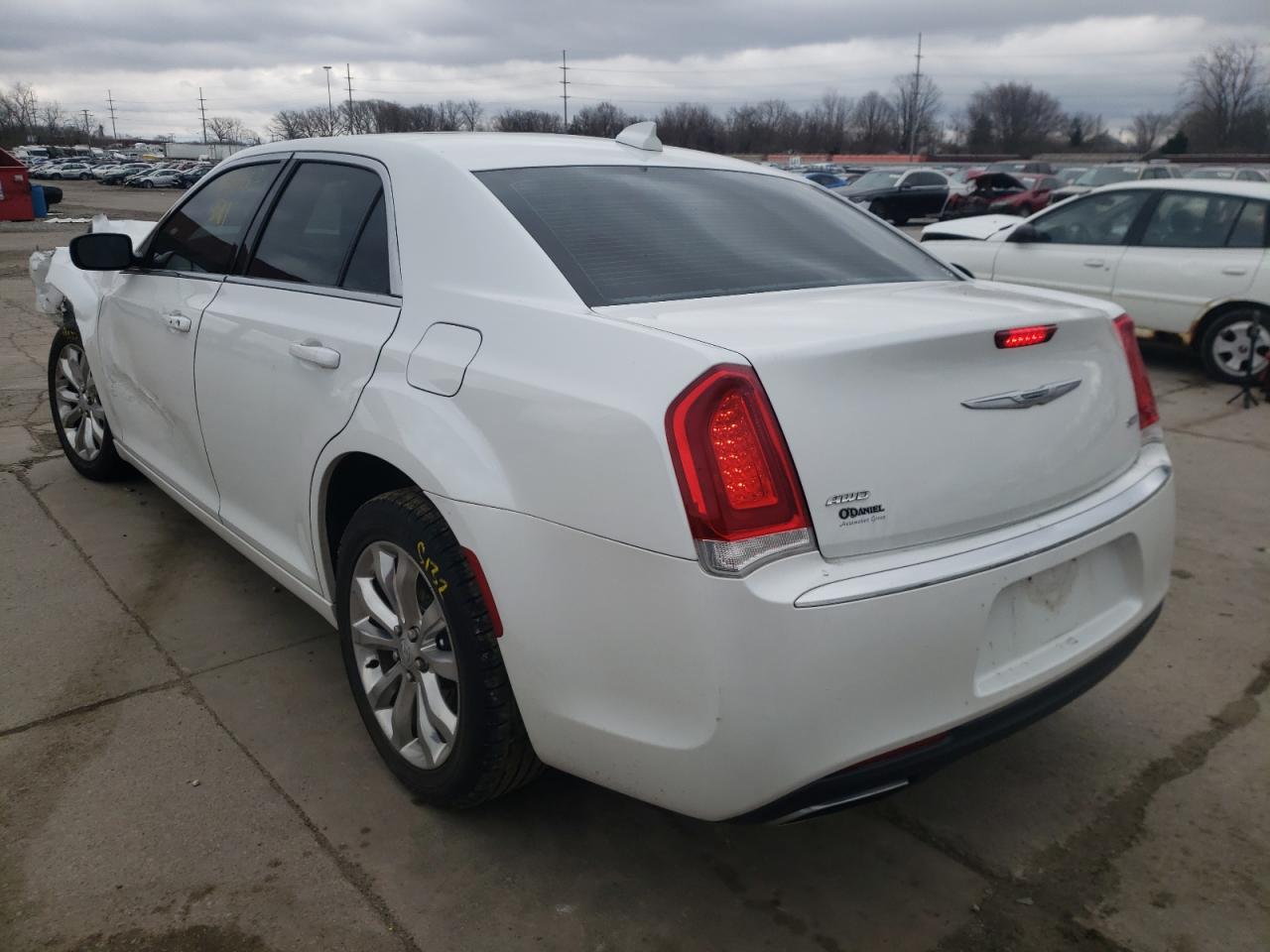 Photo 3 from auction – 2016 CHRYSLER 300 LIMITE with VIN 2C3CCARG4GH262107