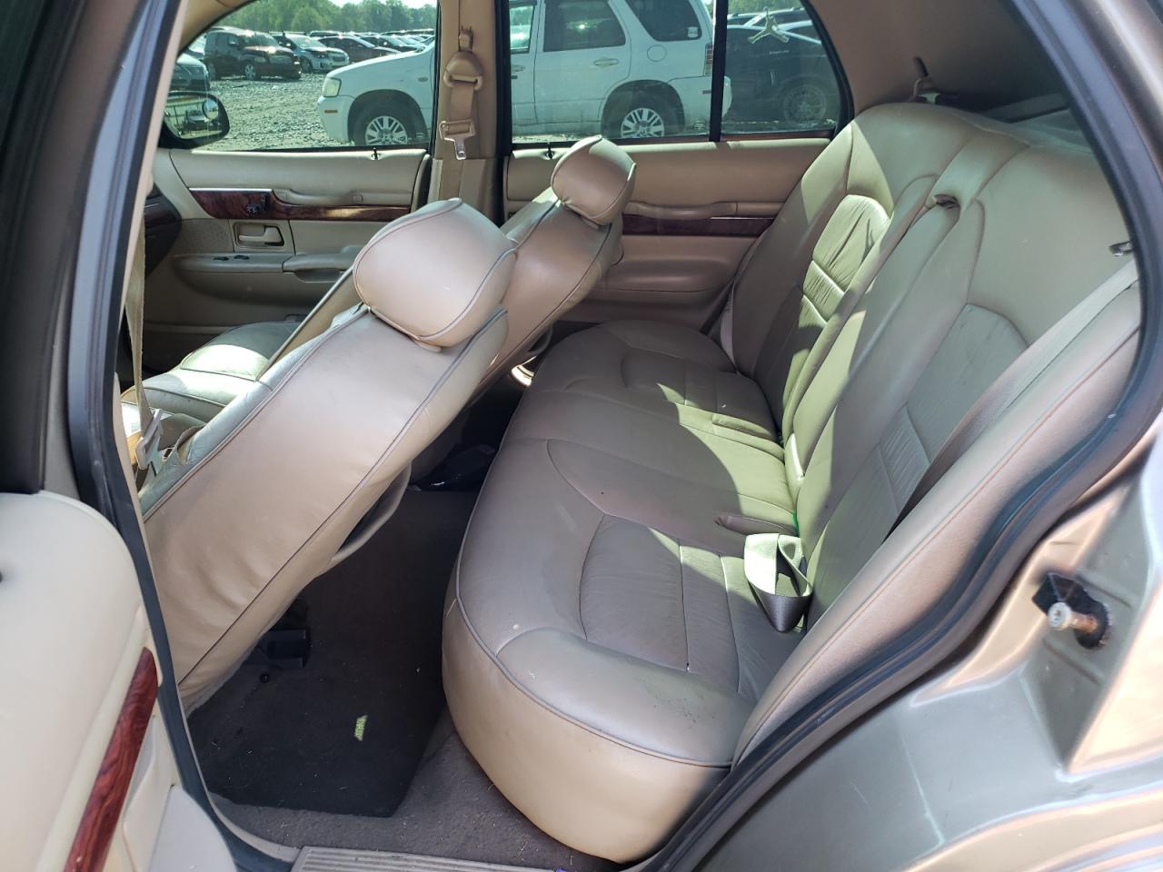 Photo 6 from auction – 2001 MERCURY GRAND MARQ with VIN 2MEFM75W51X661027