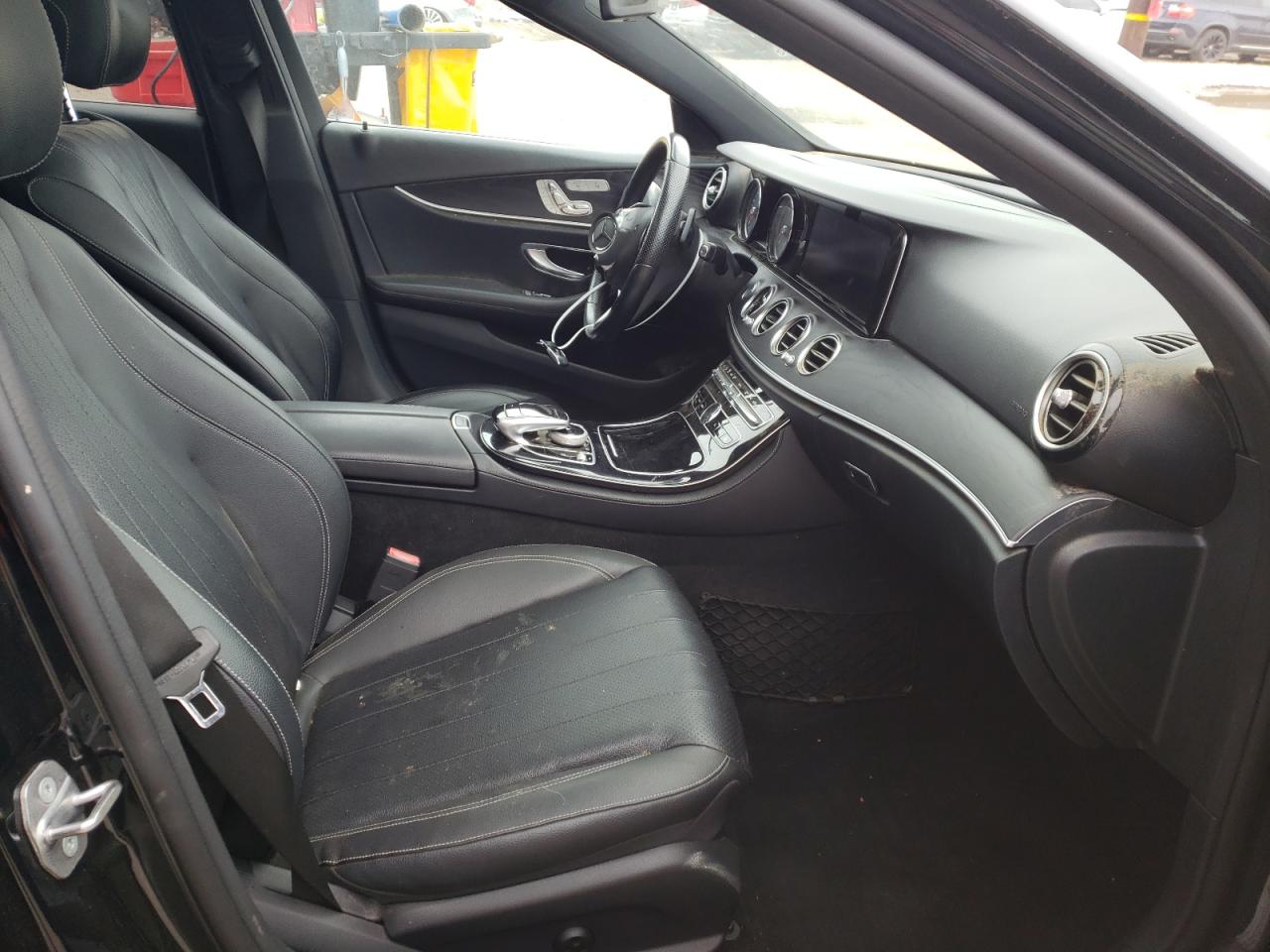 Photo 5 from auction – 2017 MERCEDES-BENZ E 300 with VIN WDDZF4JB1HA160347