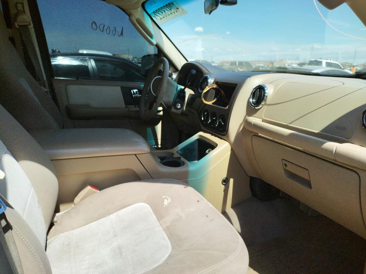 Photo 5 from auction – 2005 FORD EXPEDITION with VIN 1FMPU15555LB03137