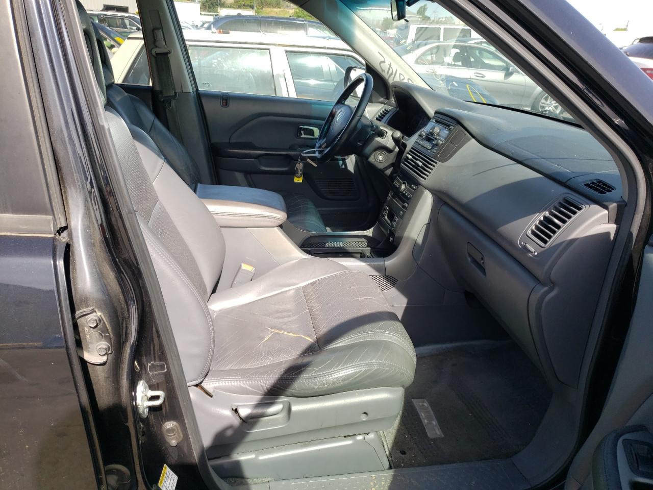Photo 5 from auction – 2004 HONDA PILOT EXL with VIN 2HKYF18684H507740