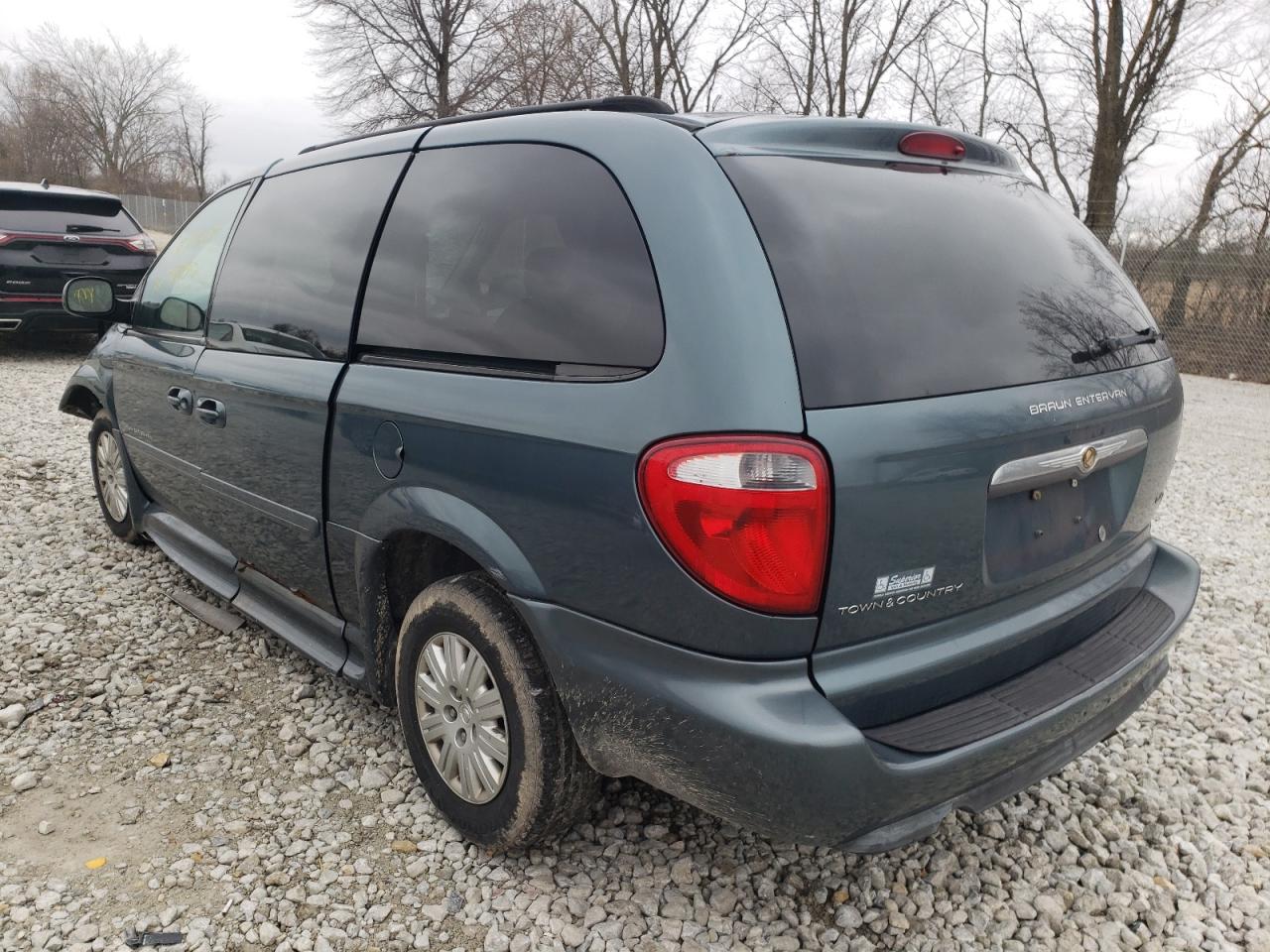 Photo 3 from auction – 2006 CHRYSLER TOWN & COU with VIN 1A4GP44R76B752103