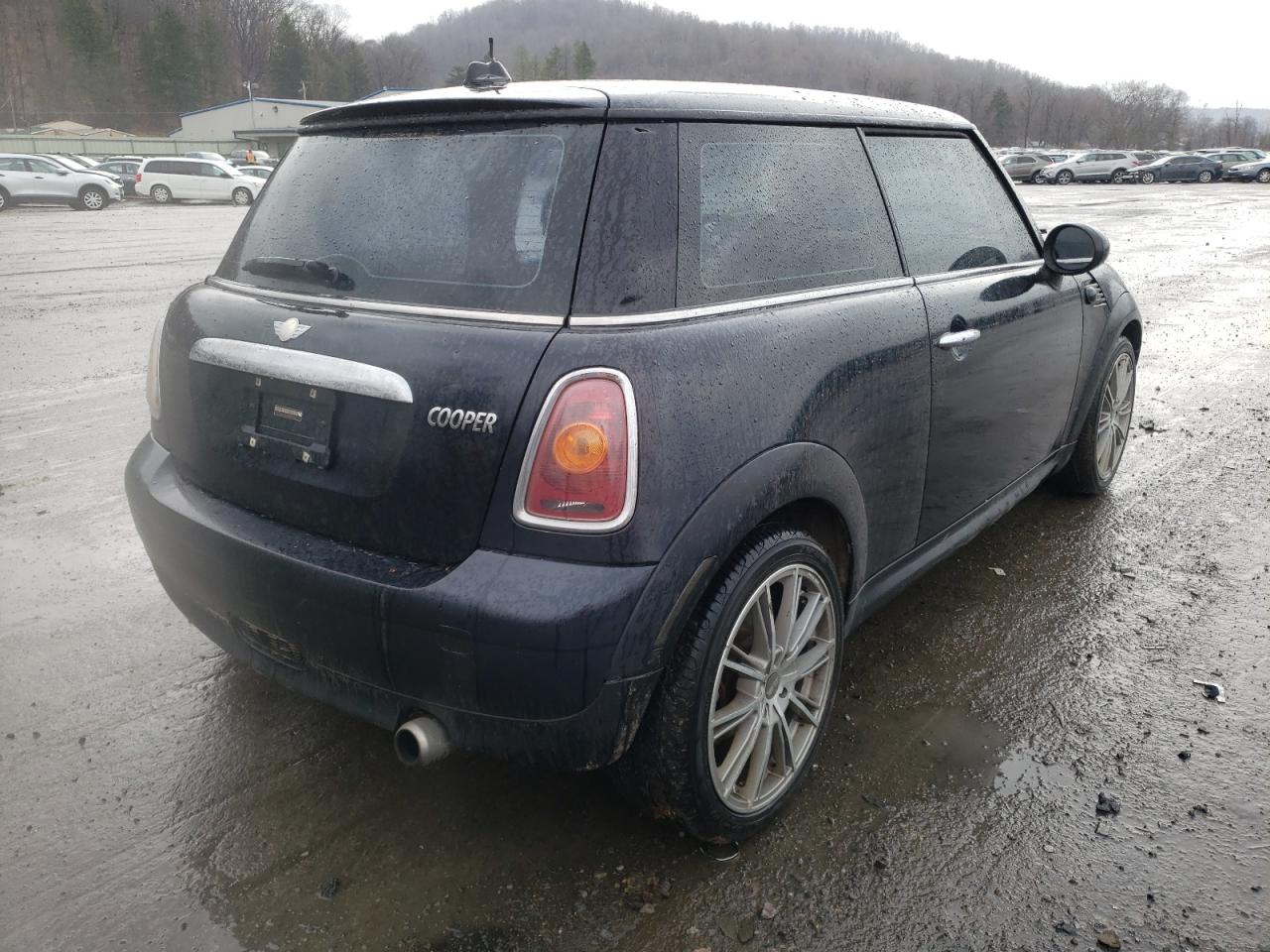 Photo 4 from auction – 2007 MINI COOPER with VIN WMWMF33577TT54208