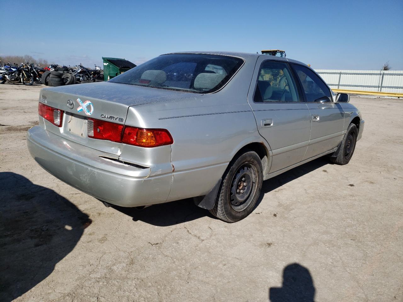 Photo 4 from auction – 2001 TOYOTA CAMRY CE with VIN 4T1BG22K81U022784