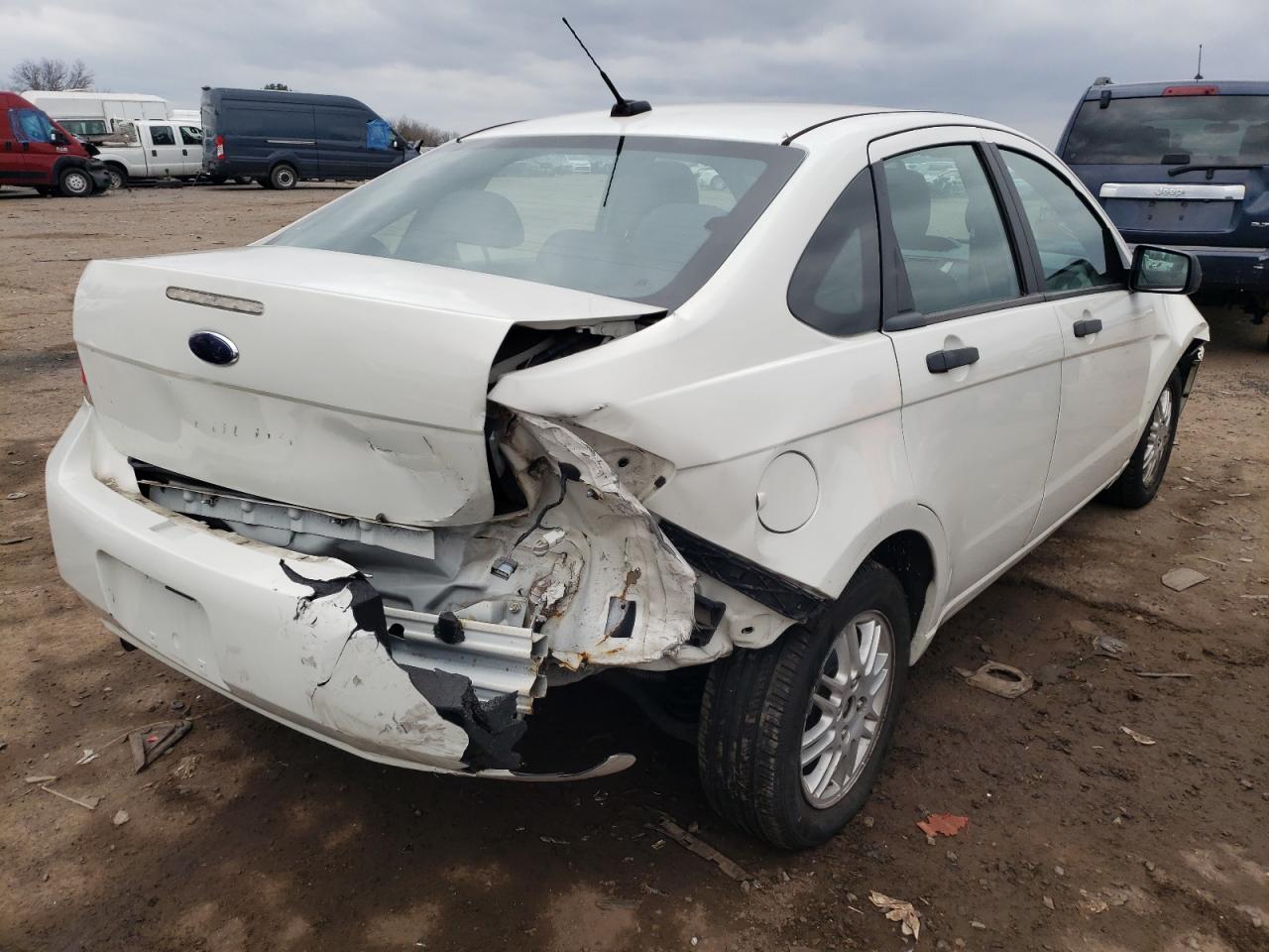 Photo 4 from auction – 2011 FORD FOCUS SE with VIN 1FAHP3FN7BW198553