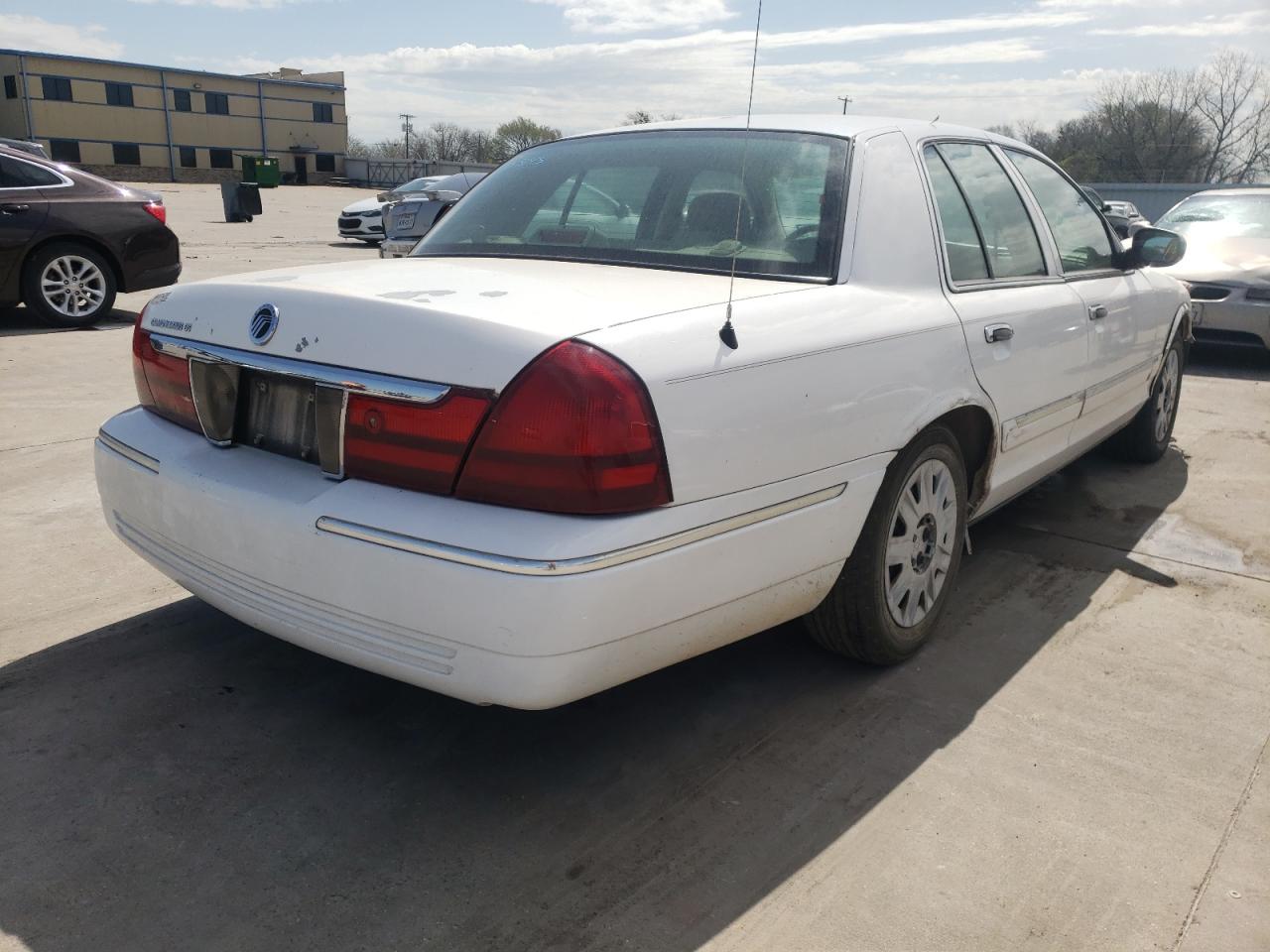 Photo 4 from auction – 2005 MERCURY MARQUIS with VIN 2MEFM74W95X601811