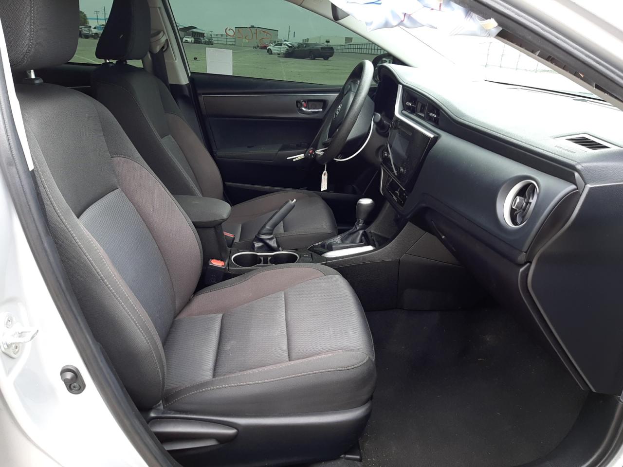 Photo 5 from auction – 2018 TOYOTA COROLLA L with VIN 5YFBURHE2JP815860