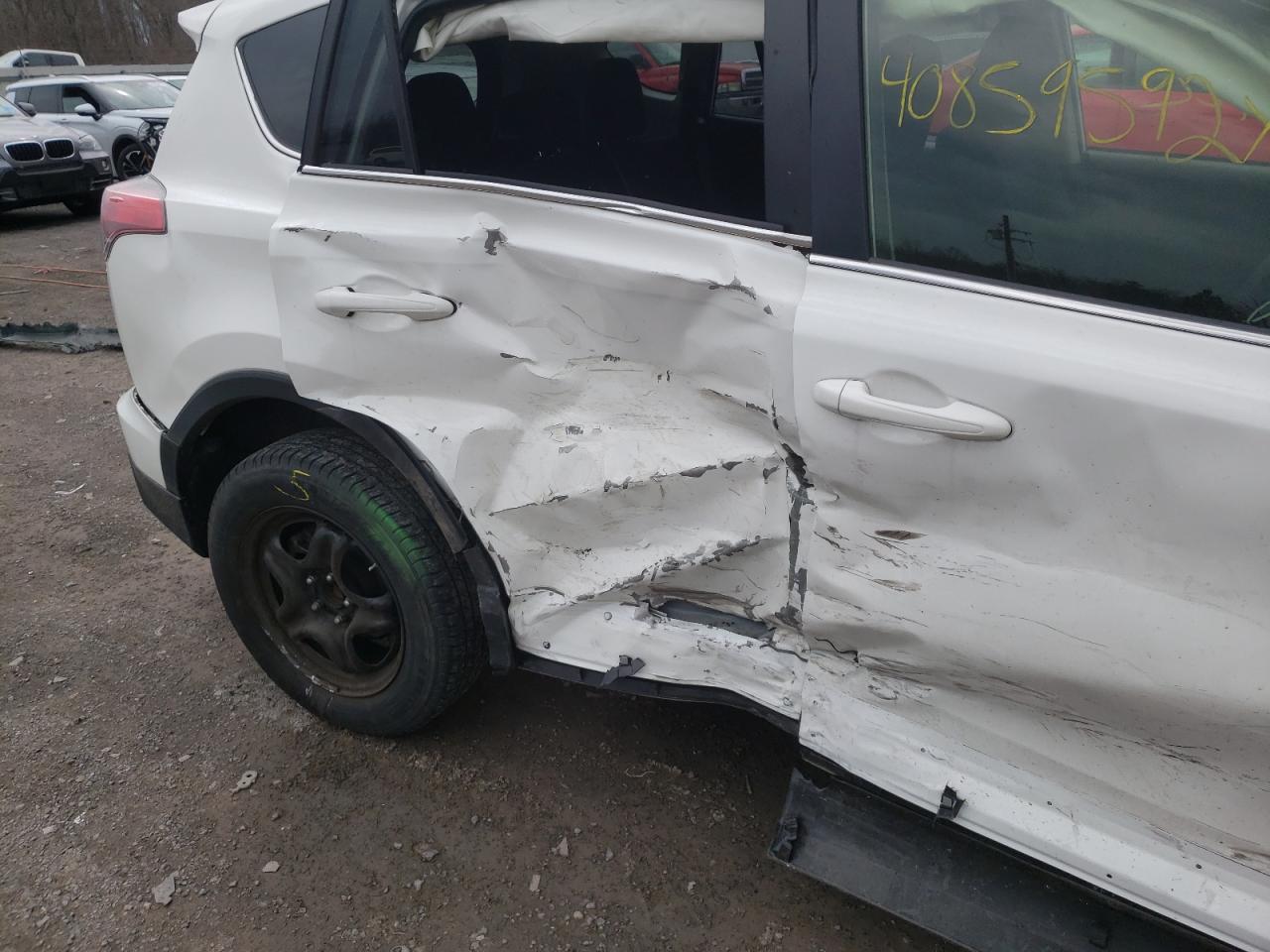 Photo 9 from auction – 2016 TOYOTA RAV4 LE with VIN JTMZFREV9GJ096102