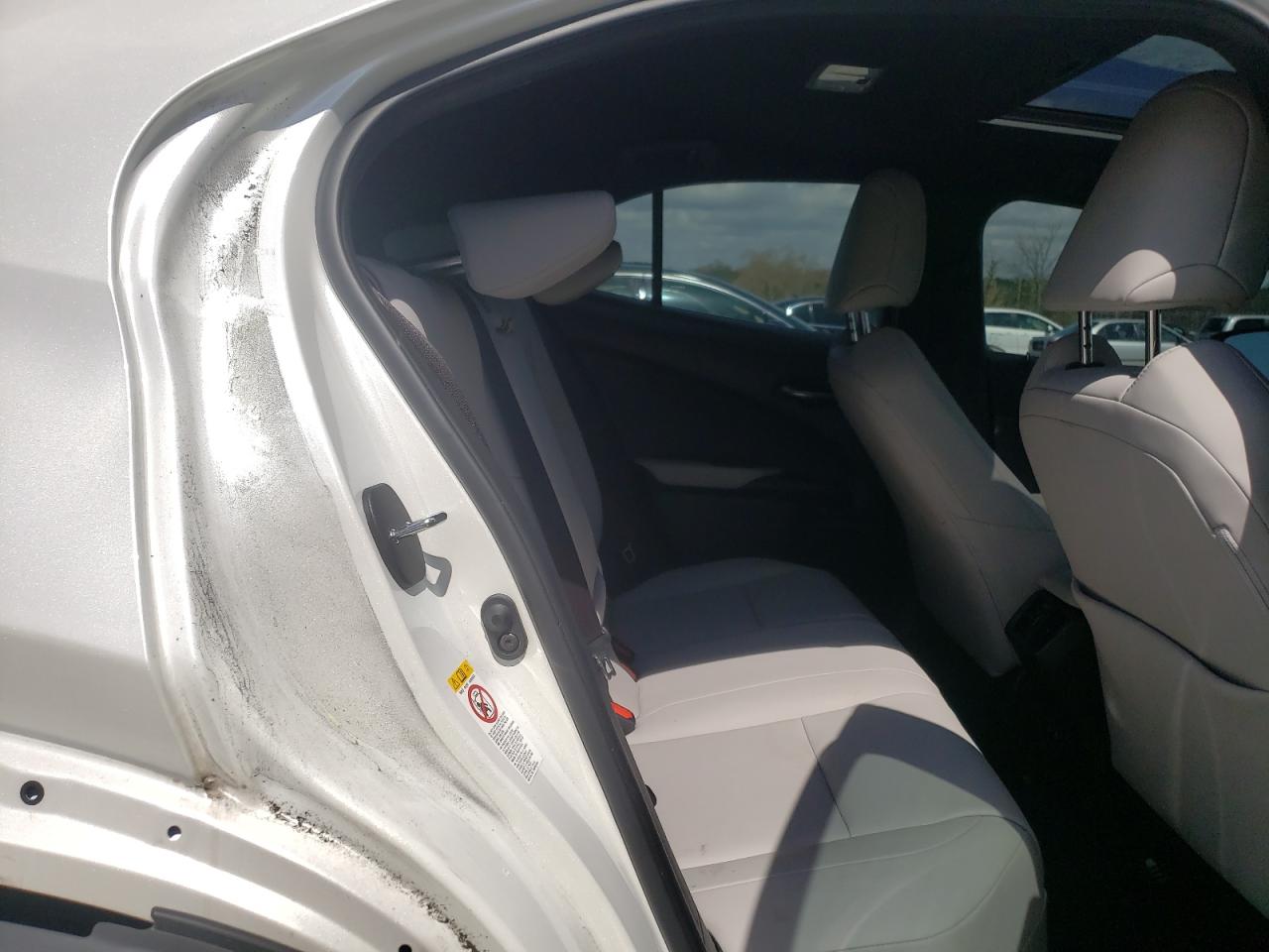 صورة رقم 6 من المزاد - 2019 LEXUS UX 200 مع VIN JTHY3JBH3K2007078