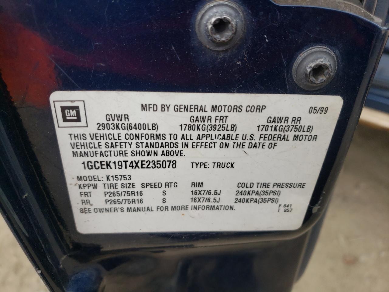 Photo 10 from auction – 1999 CHEVROLET SILVERADO with VIN 1GCEK19T4XE235078