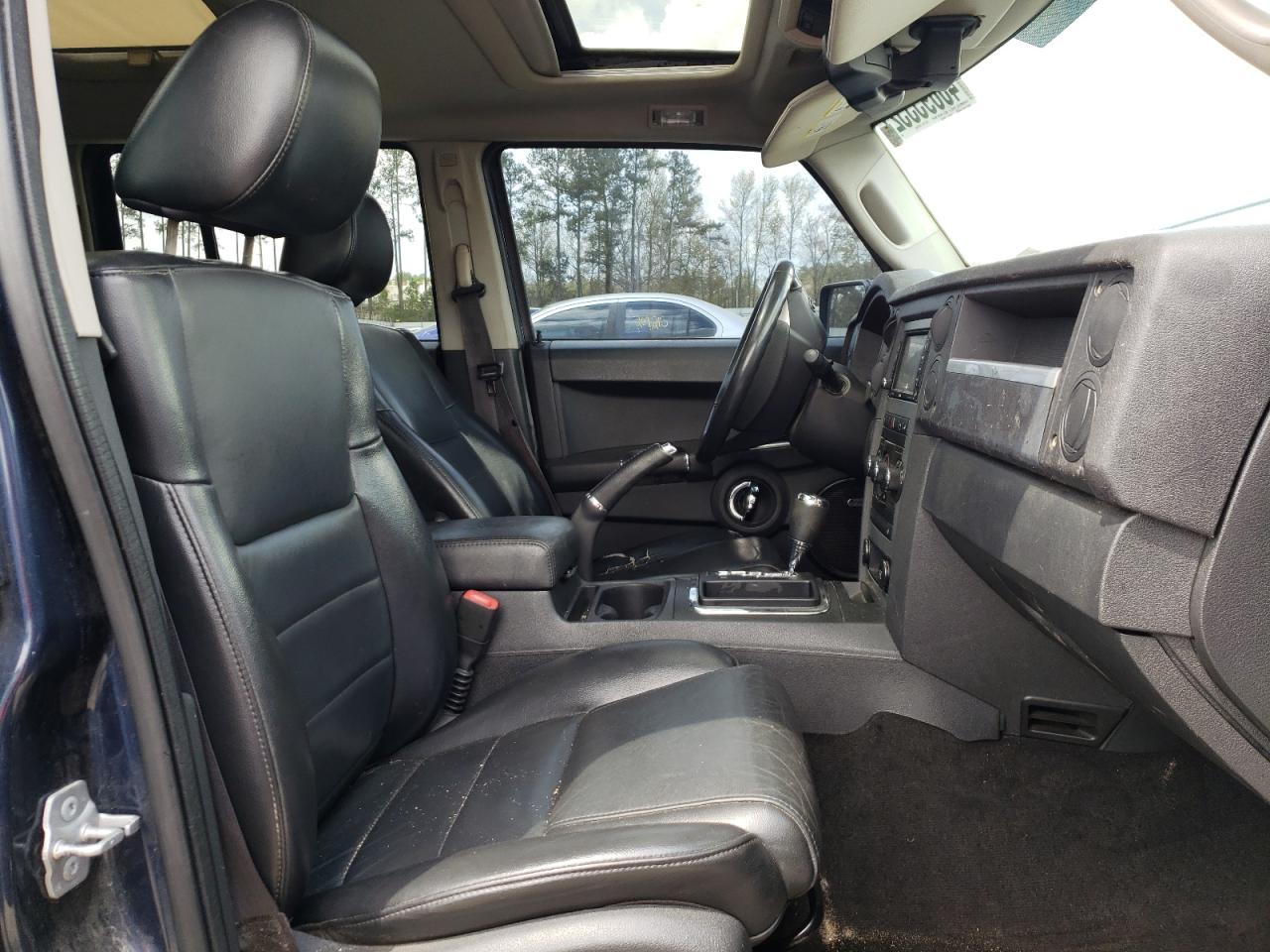 Photo 5 from auction – 2010 JEEP COMMANDER with VIN 1J4RG4GK3AC128065