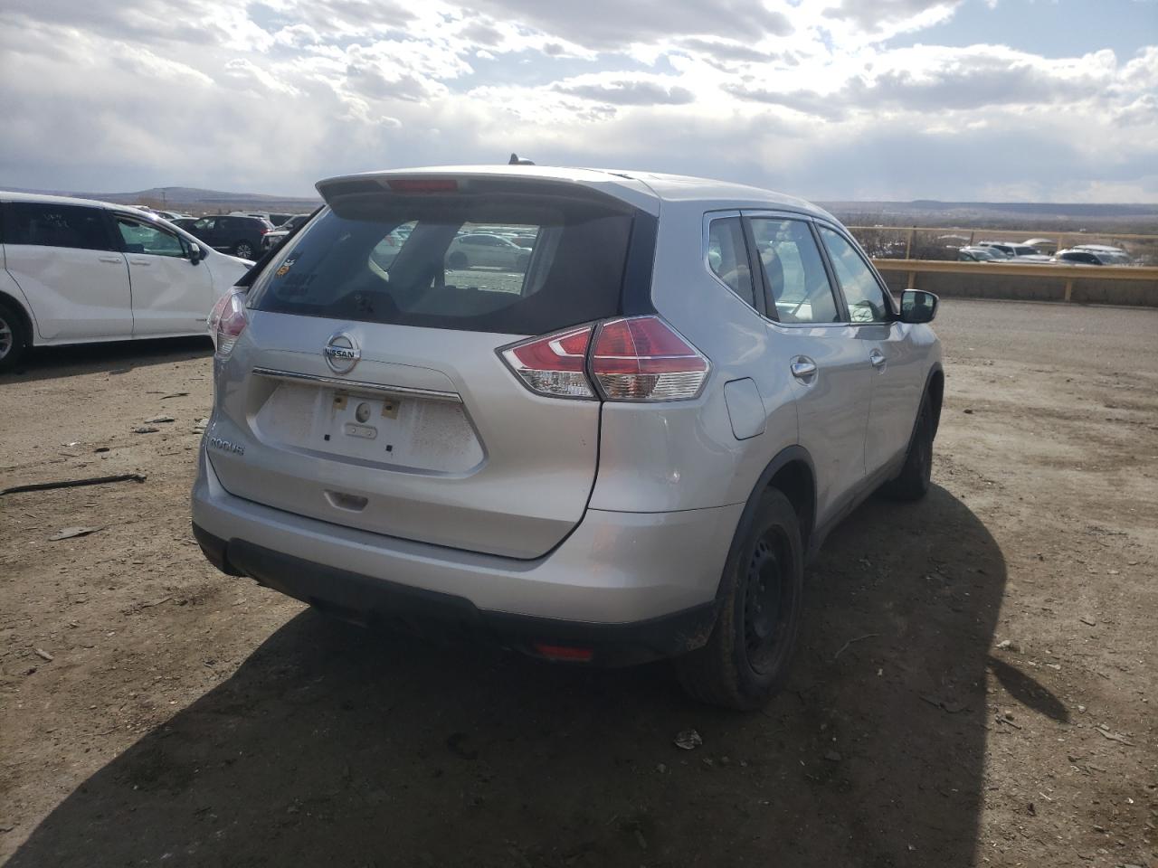 Photo 4 from auction – 2015 NISSAN ROGUE S with VIN KNMAT2MT3FP580663