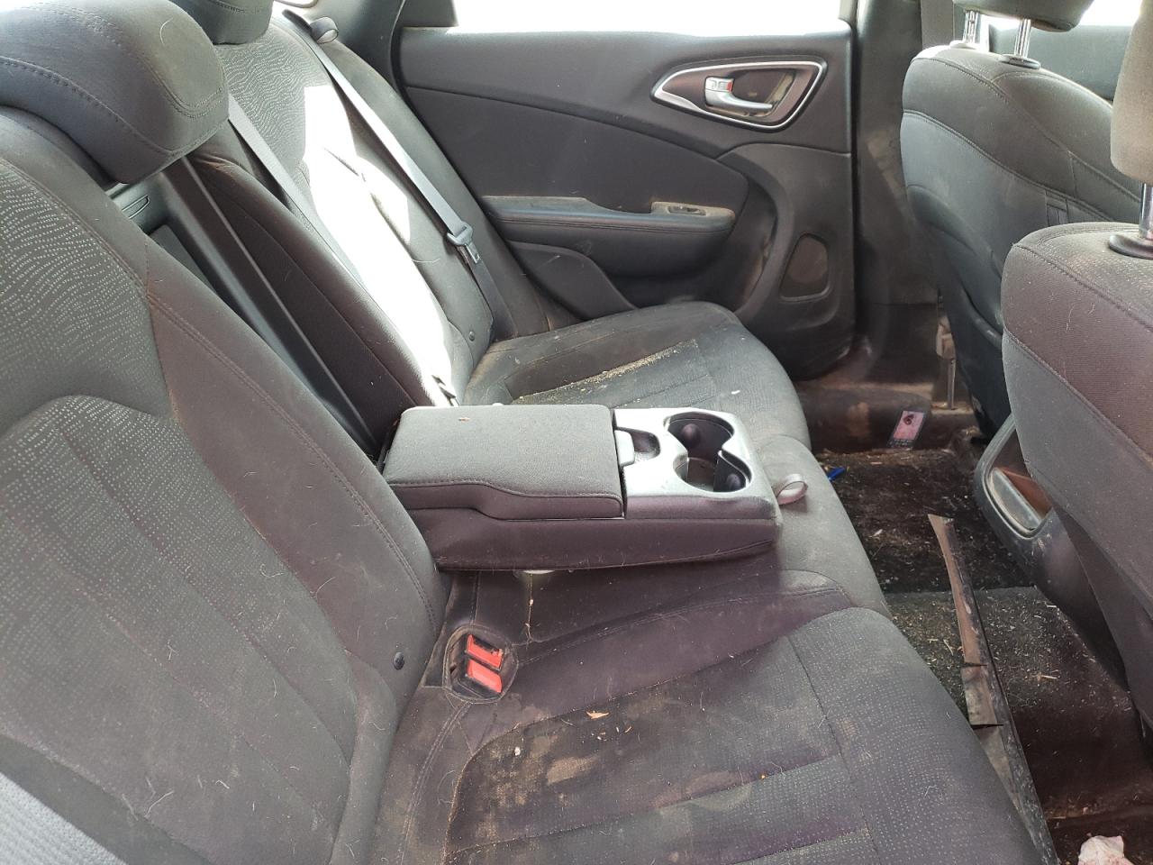 Photo 6 from auction – 2015 CHRYSLER 200 LIMITE with VIN 1C3CCCAB4FN705437