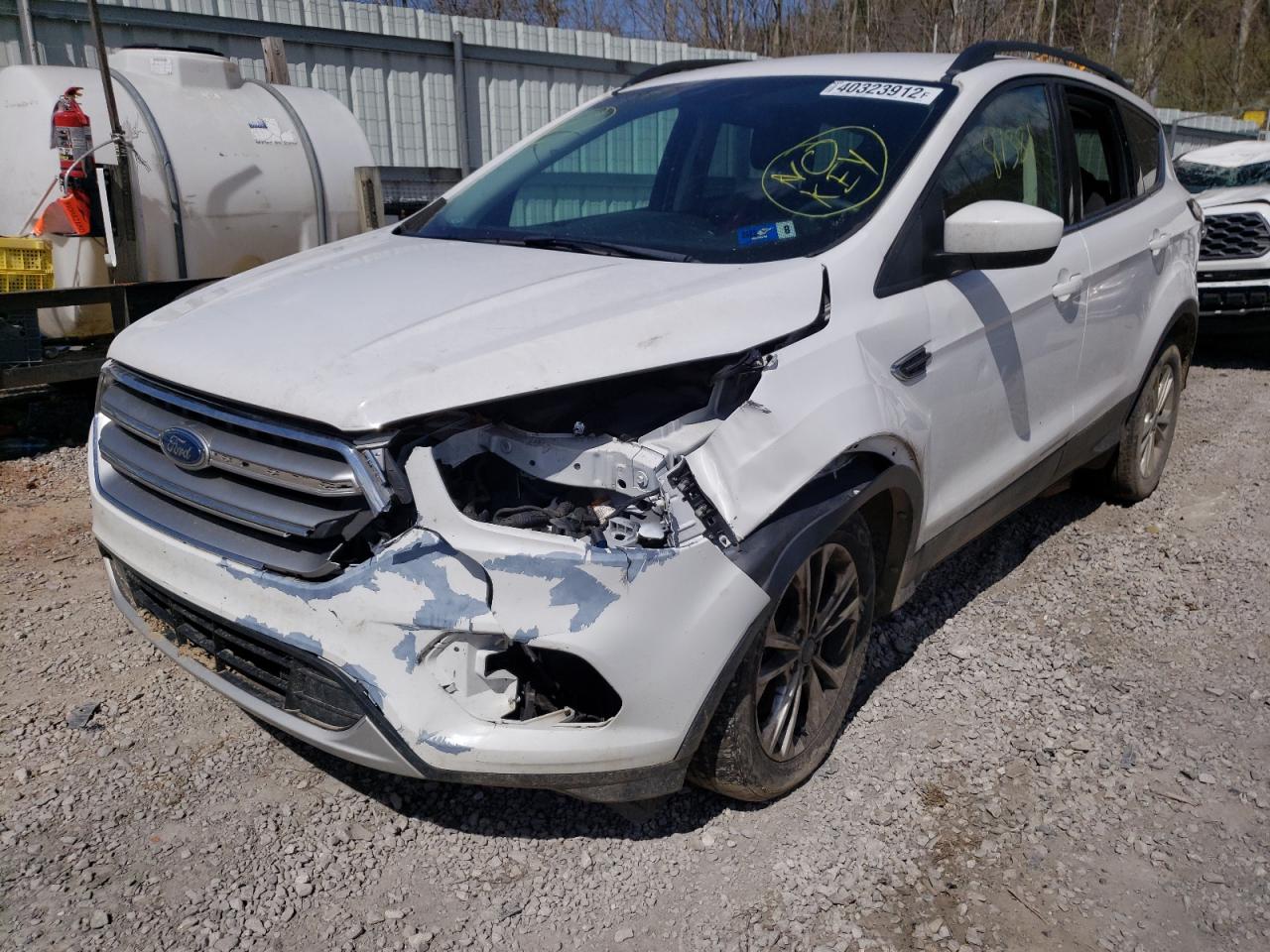 Photo 2 from auction – 2017 FORD ESCAPE SE with VIN 1FMCU9GD8HUC76103