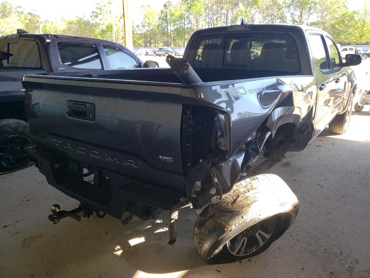 Photo 4 from auction – 2017 TOYOTA TACOMA DOU with VIN 3TMBZ5DN2HM006215
