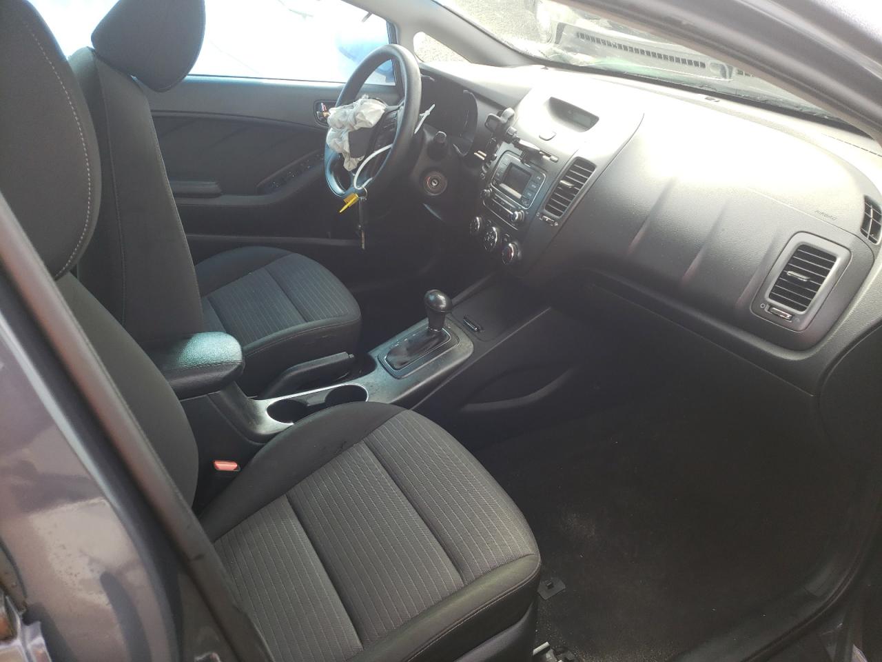 Photo 5 from auction – 2016 KIA FORTE LX with VIN KNAFX4A66G5441626