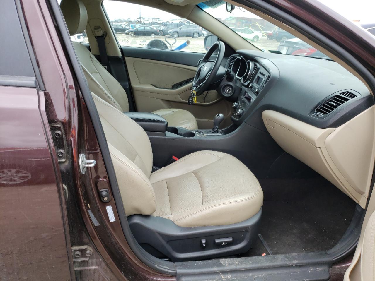 Photo 5 from auction – 2011 KIA OPTIMA LX with VIN KNAGM4A77B5109063