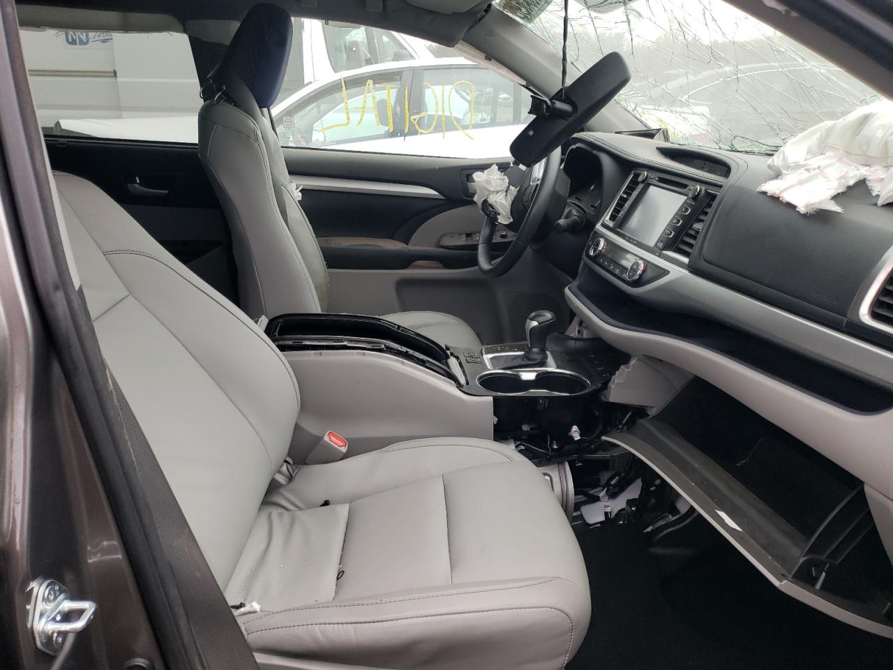 Фото 5 с аукциона – 2016 TOYOTA HIGHLANDER с VIN 5TDJKRFH4GS271120