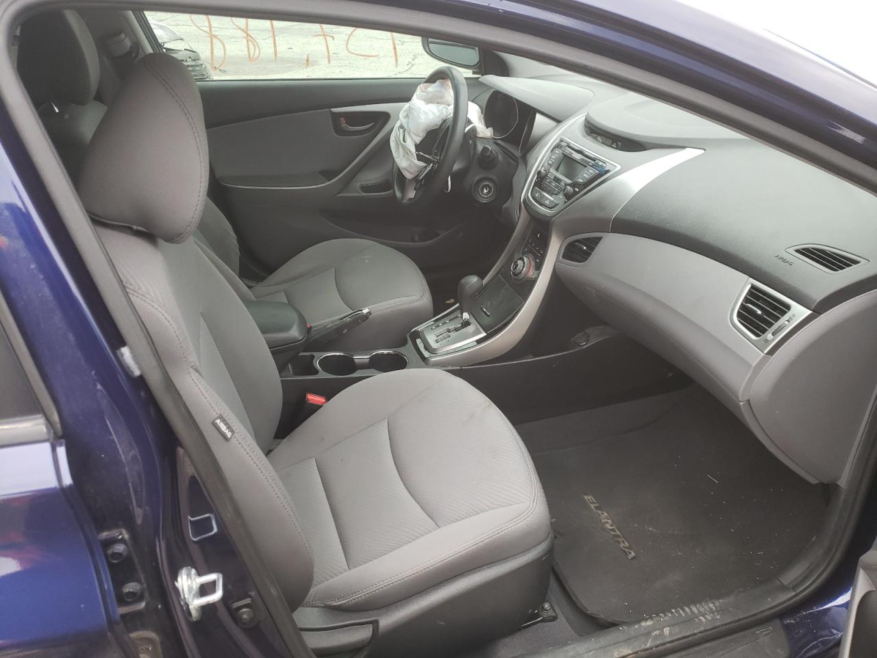 Photo 5 from auction – 2013 HYUNDAI ELANTRA GL with VIN 5NPDH4AE1DH220171