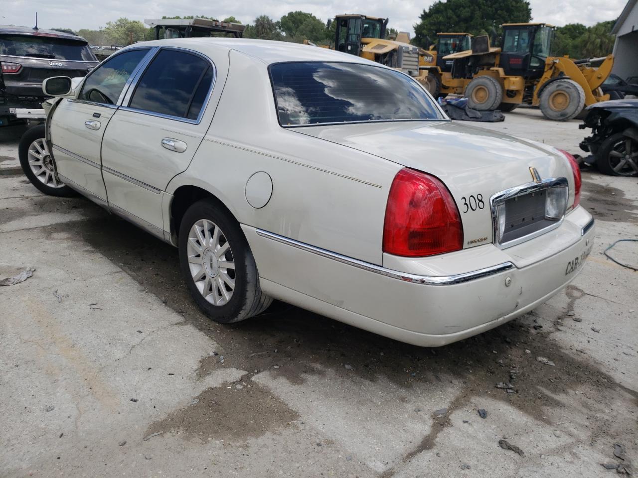 Photo 3 from auction – 2005 LINCOLN TOWN CAR S with VIN 1LNHM81W15Y626346