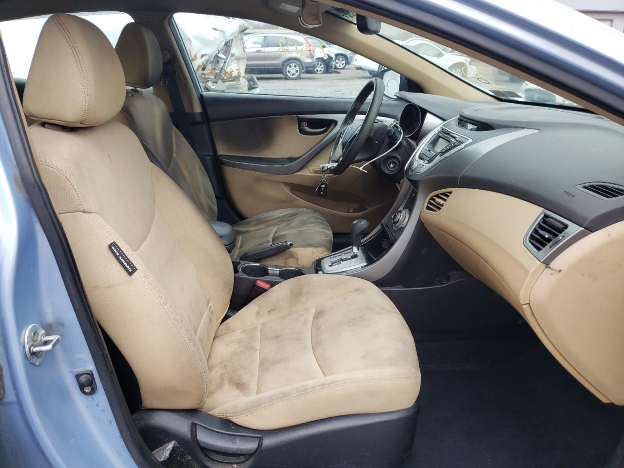 Photo 5 from auction – 2012 HYUNDAI ELANTRA GL with VIN KMHDH4AE3CU295289