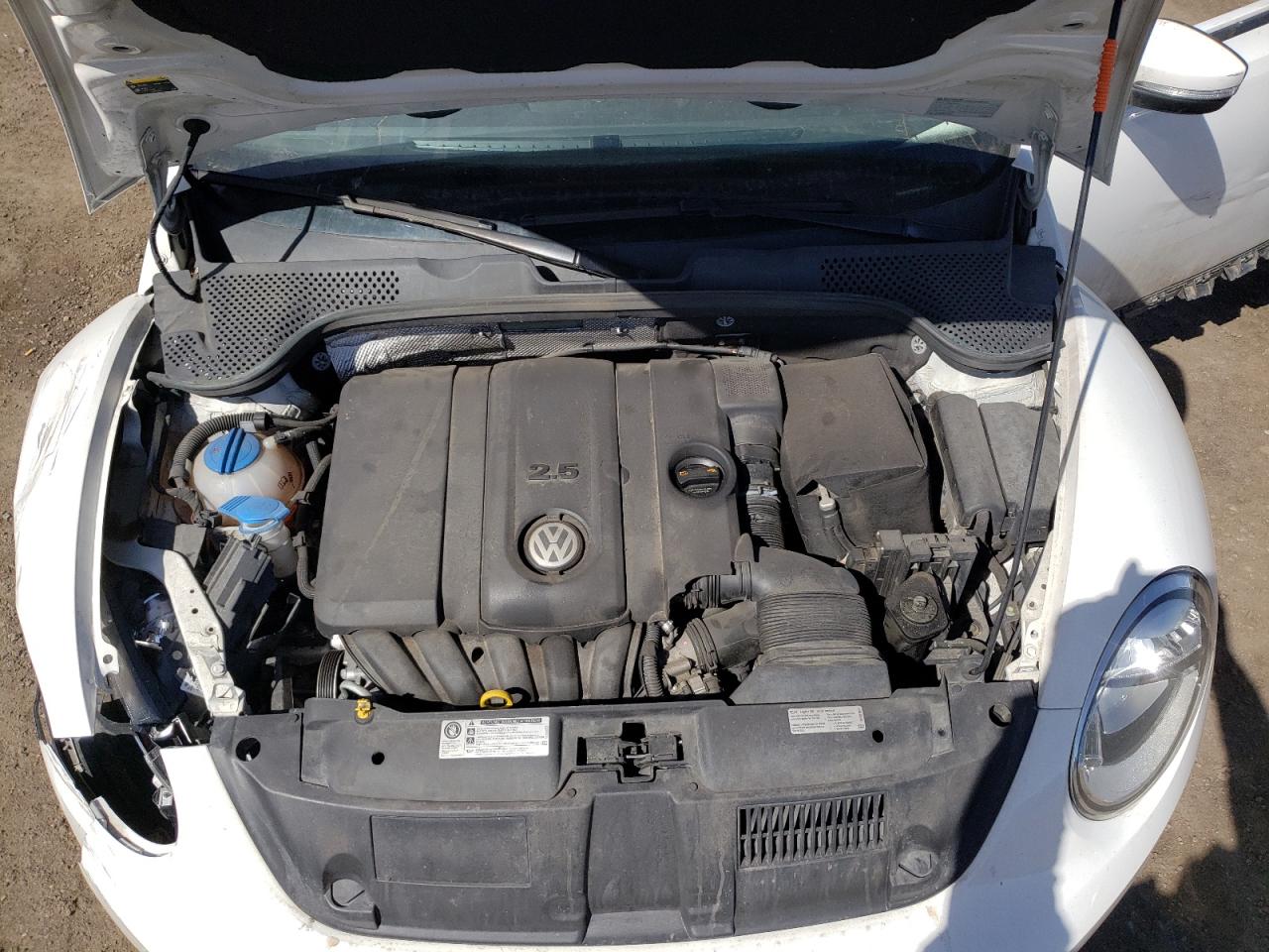Photo 7 from auction – 2014 VOLKSWAGEN BEETLE with VIN 3VWJP7AT5EM613251