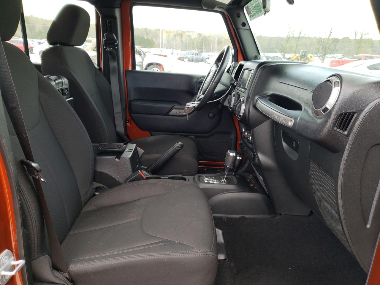 Photo 5 from auction – 2014 JEEP WRANGLER U with VIN 1C4BJWDG7EL265682