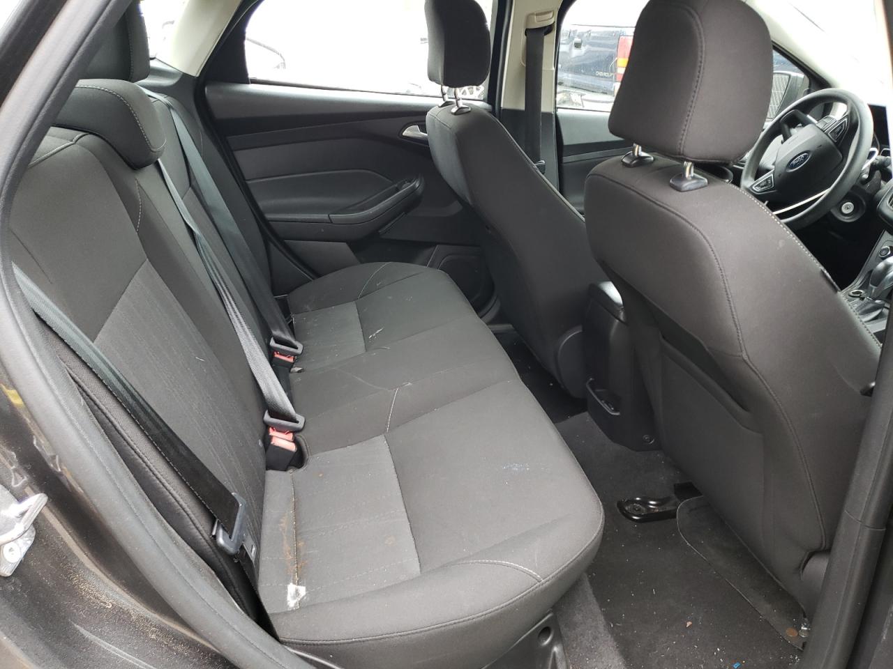 Photo 6 from auction – 2015 FORD FOCUS SE with VIN 1FADP3F21FL249525