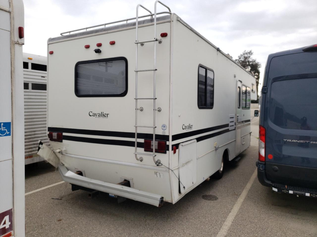 Photo 4 from auction – 2001 GULF STREAM STREAMLIGH with VIN 1GBJG31J1Y1263794