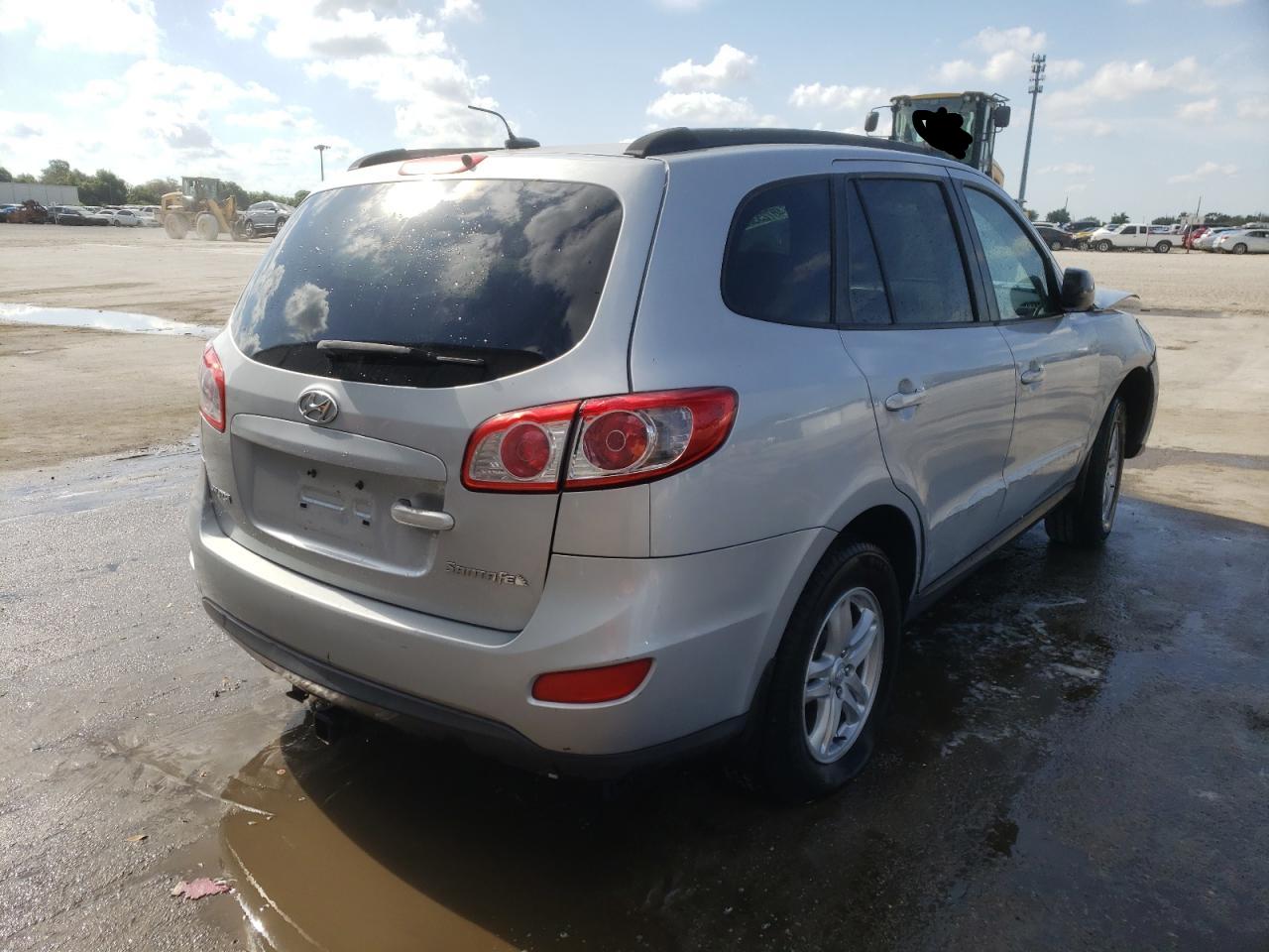 Photo 4 from auction – 2010 HYUNDAI SANTA FE G with VIN 5NMSG3AB1AH384409