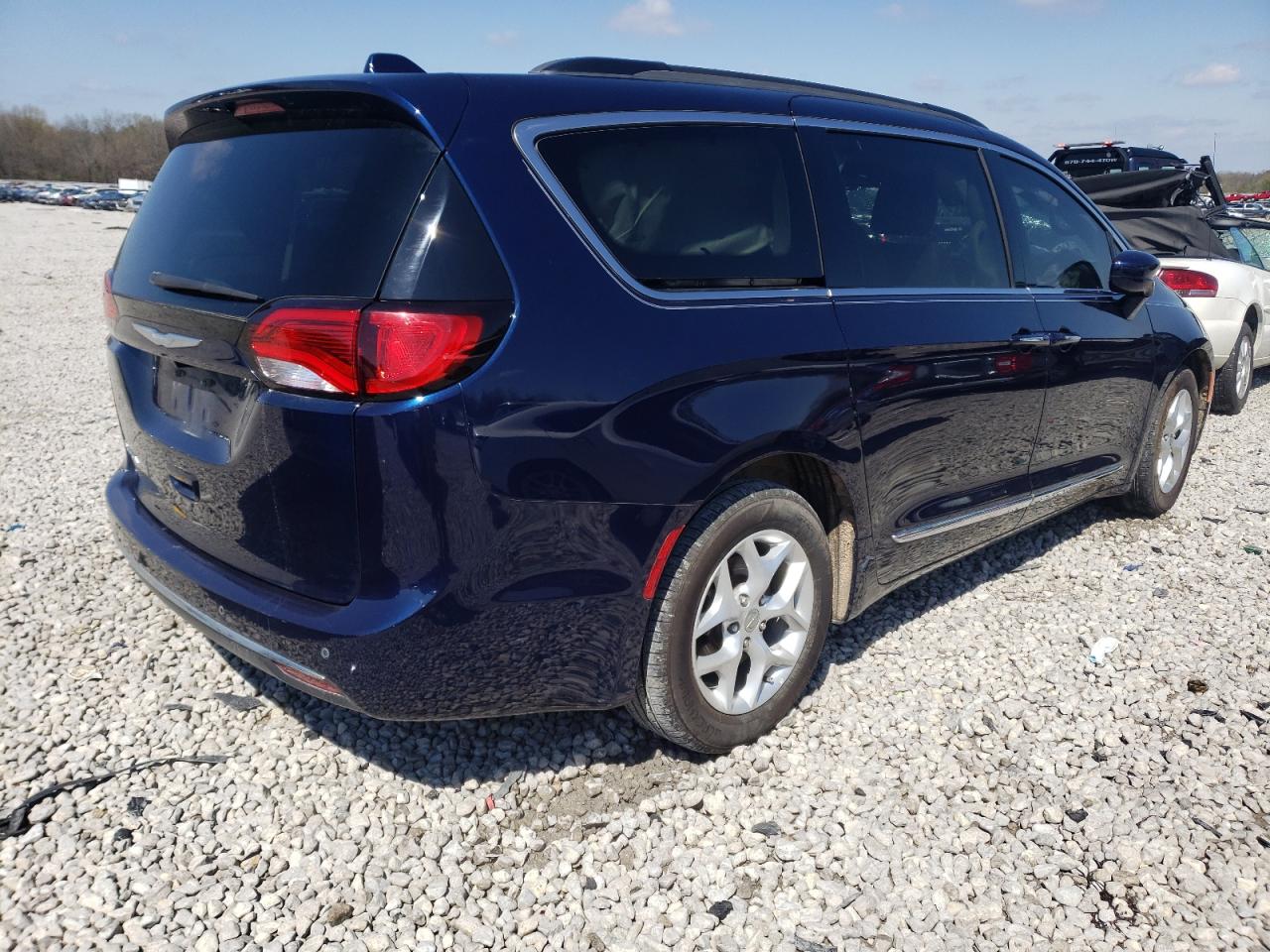 Photo 4 from auction – 2017 CHRYSLER PACIFICA T with VIN 2C4RC1BGXHR803740