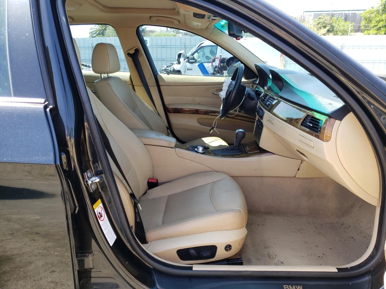 Photo 5 from auction – 2006 BMW 325 I with VIN WBAVB13556KX44071