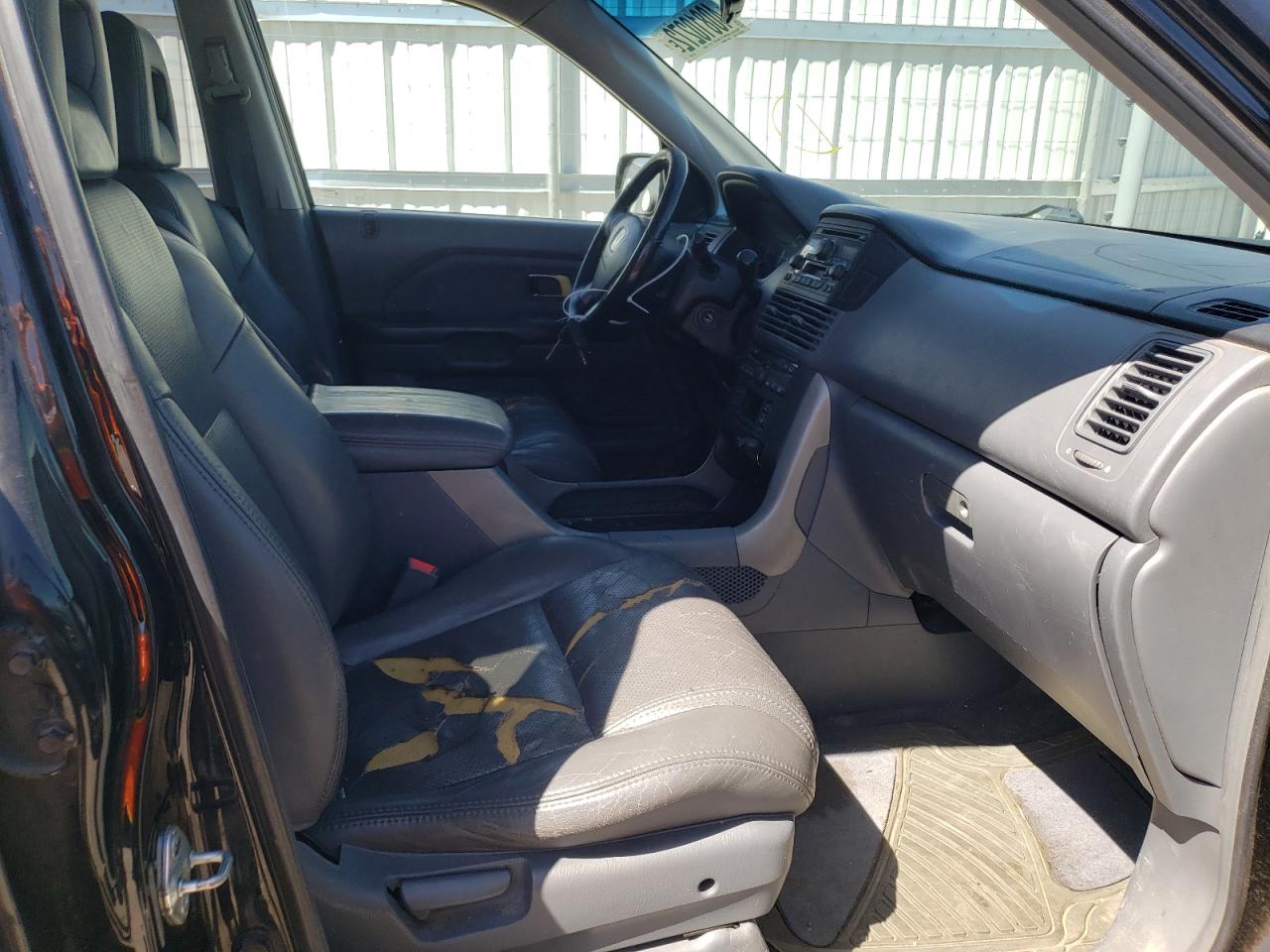 Photo 5 from auction – 2004 HONDA PILOT EXL with VIN 2HKYF18564H529632
