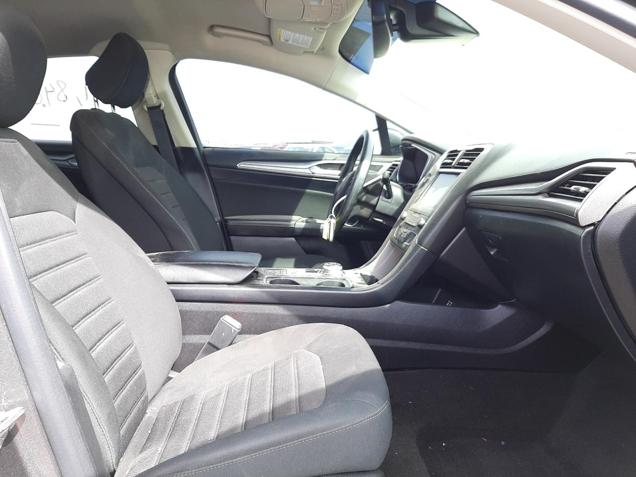 Photo 5 from auction – 2020 FORD FUSION SE with VIN 3FA6P0HD2LR236432