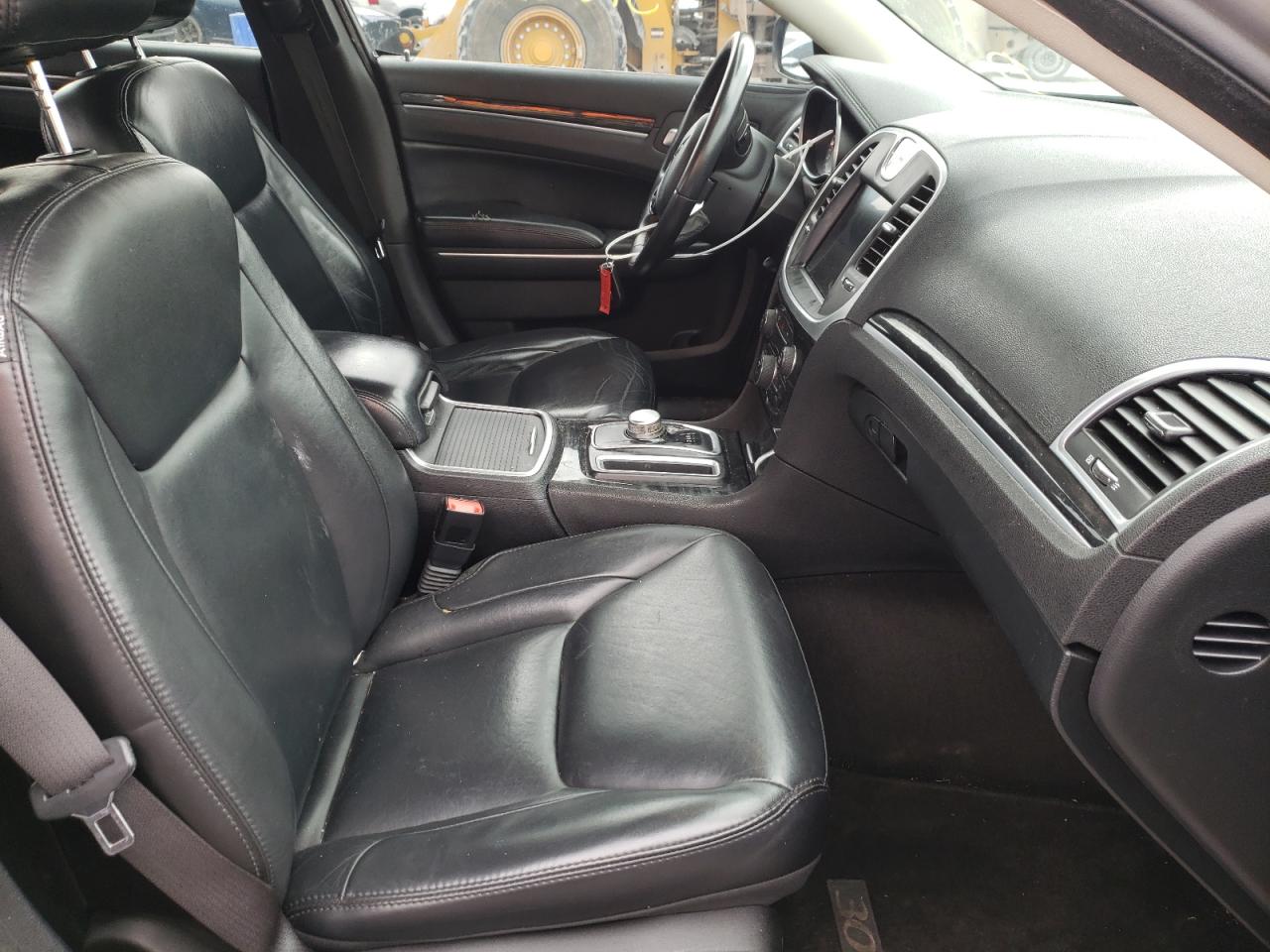 Photo 5 from auction – 2016 CHRYSLER 300 LIMITE with VIN 2C3CCAAG4GH156896
