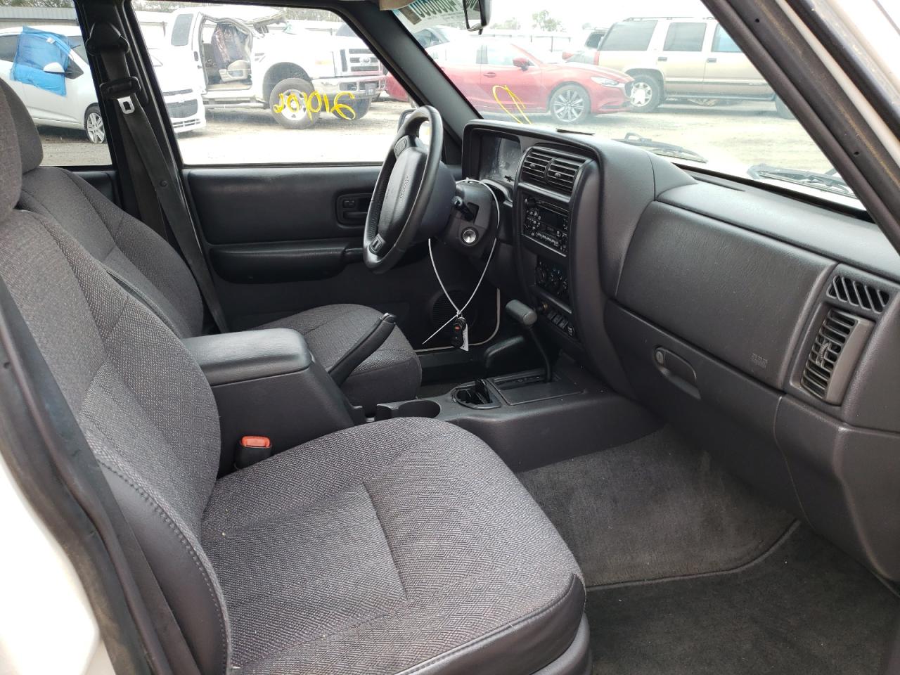 Photo 5 from auction – 2000 JEEP CHEROKEE C with VIN 1J4FF58S2YL248847