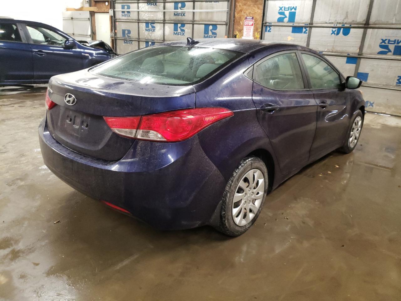 Photo 4 from auction – 2012 HYUNDAI ELANTRA GL with VIN 5NPDH4AE1CH112115