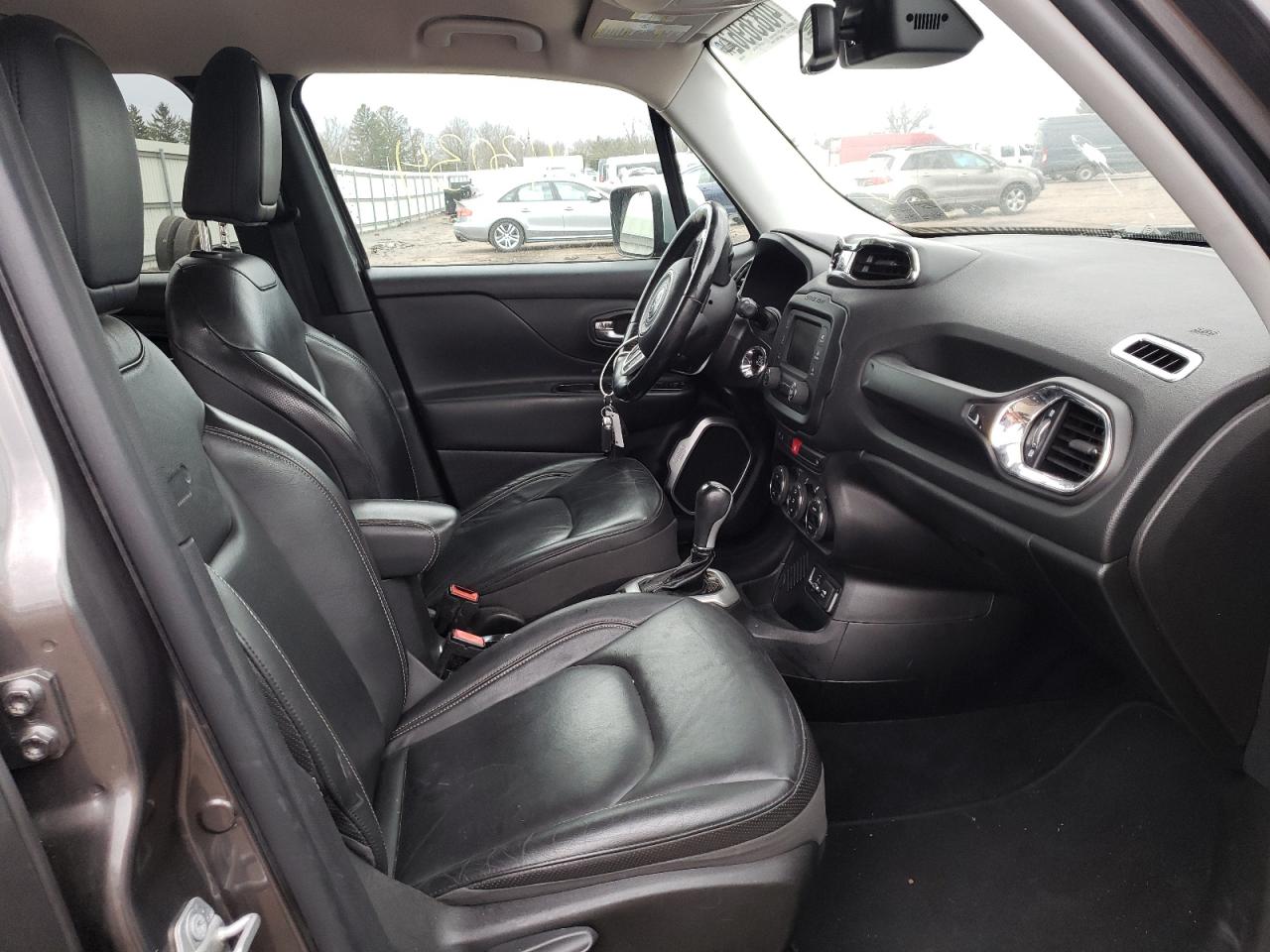 Photo 5 from auction – 2016 JEEP RENEGADE L with VIN ZACCJADT8GPD33362