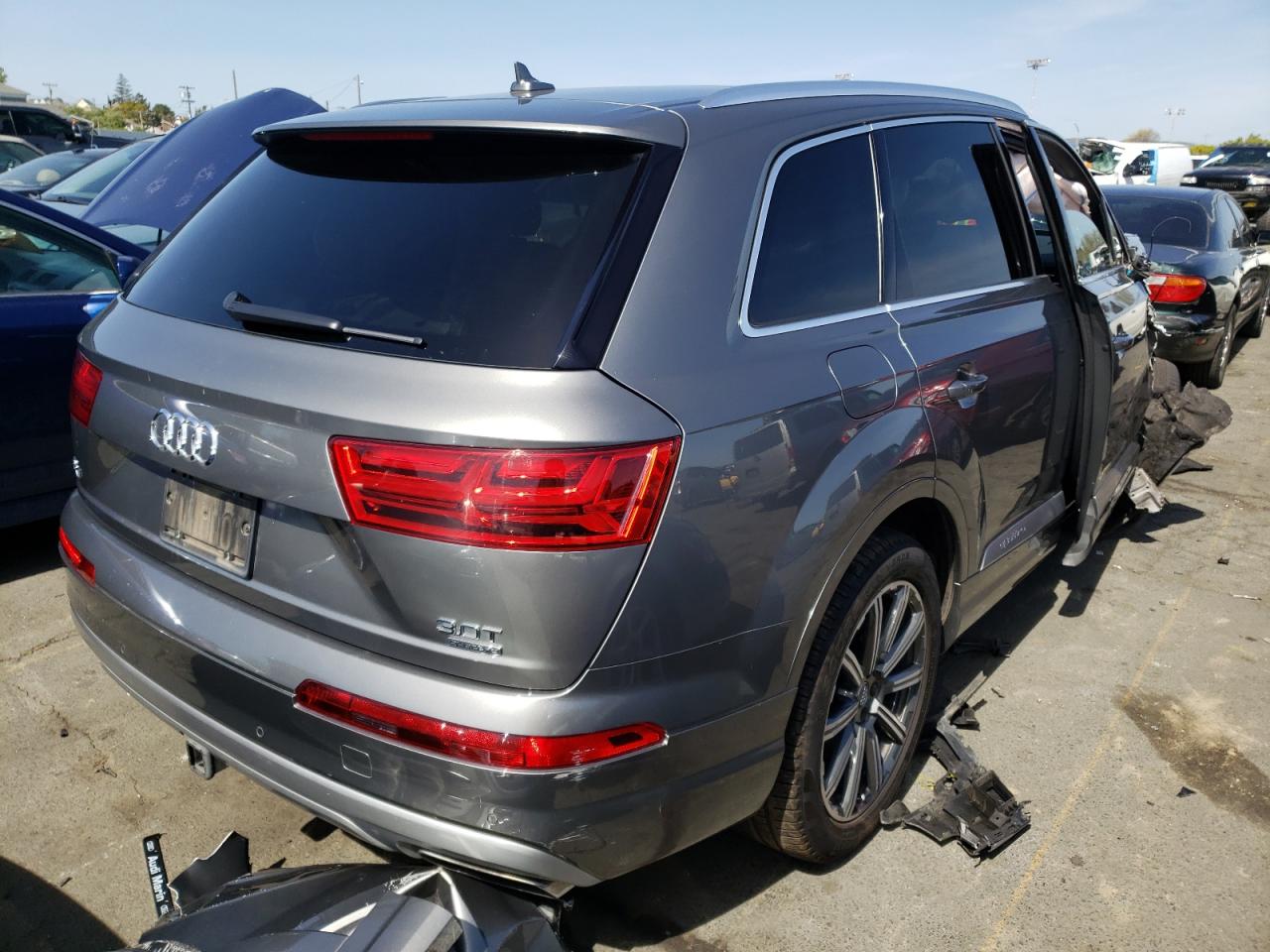 Photo 4 from auction – 2017 AUDI Q7 PREMIUM with VIN WA1LAAF74HD024904