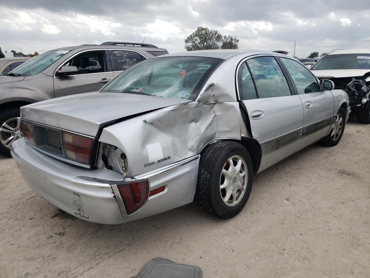 Photo 4 from auction – 2000 BUICK PARK AVENU with VIN 1G4CW52K6Y4112499
